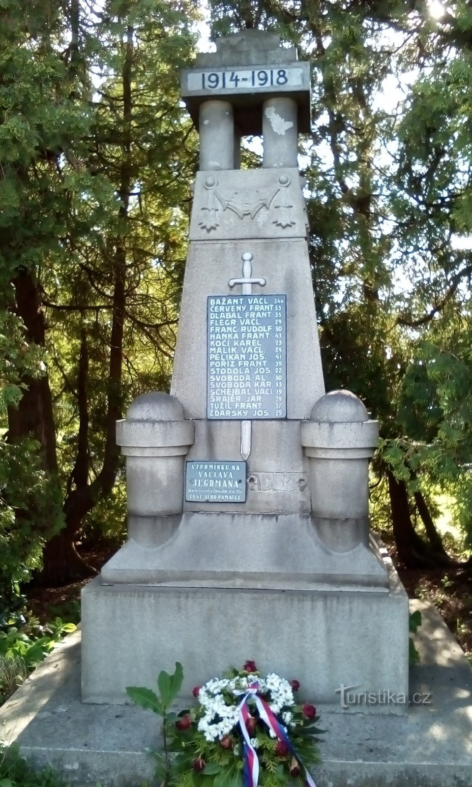 Az elesettek emlékműve Staré Máteřovban