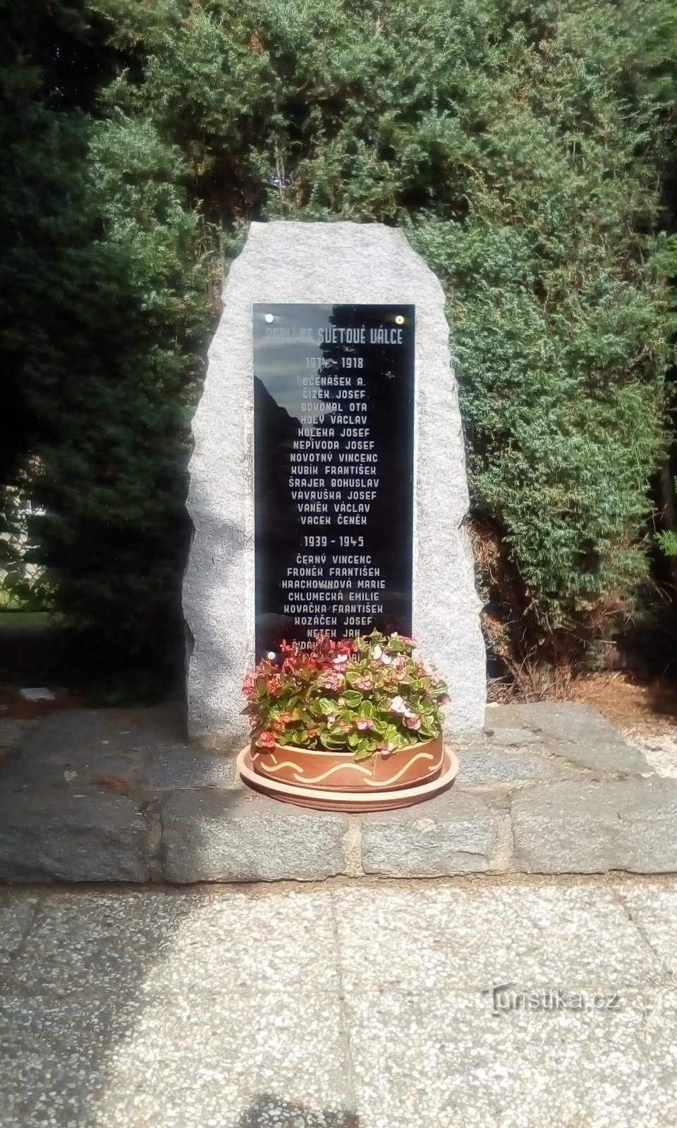 Monument till dem som dog i världskrigen i Staré Jesenčany