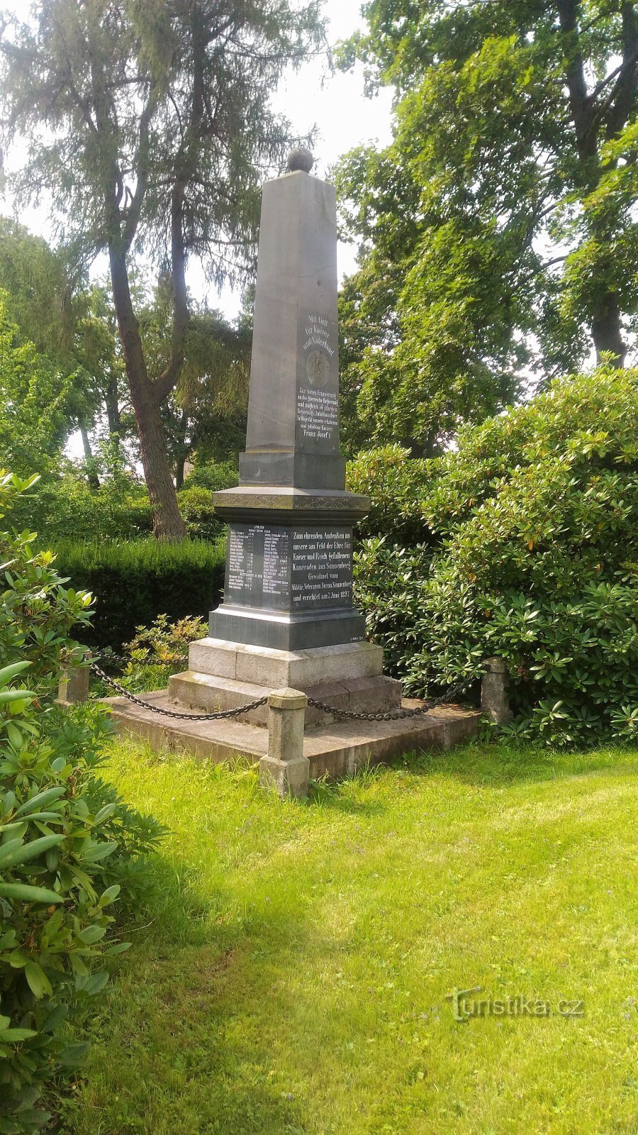 Monument to the fallen in Vysluň.