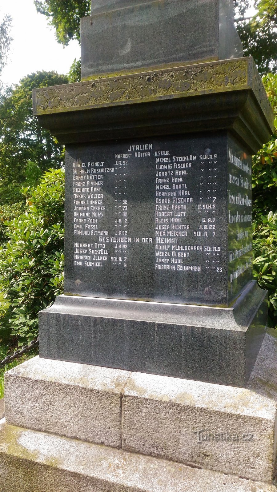 Monument aux morts à Vysluň.