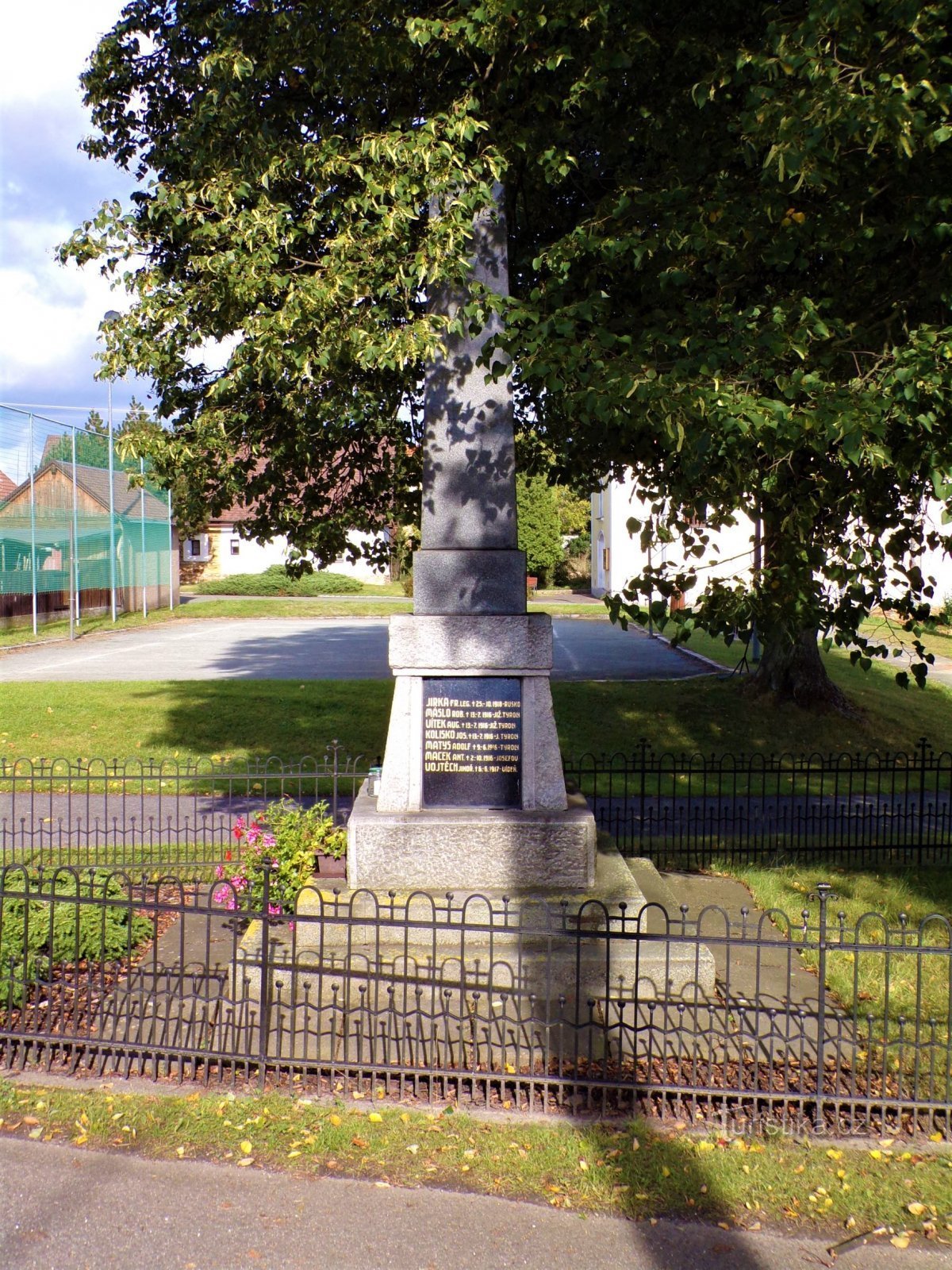 Monumento a los caídos (Žernov, 1.9.2021/XNUMX/XNUMX)