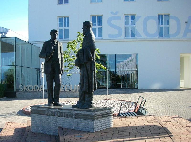 sousoší Václavů Laurina a Klementa