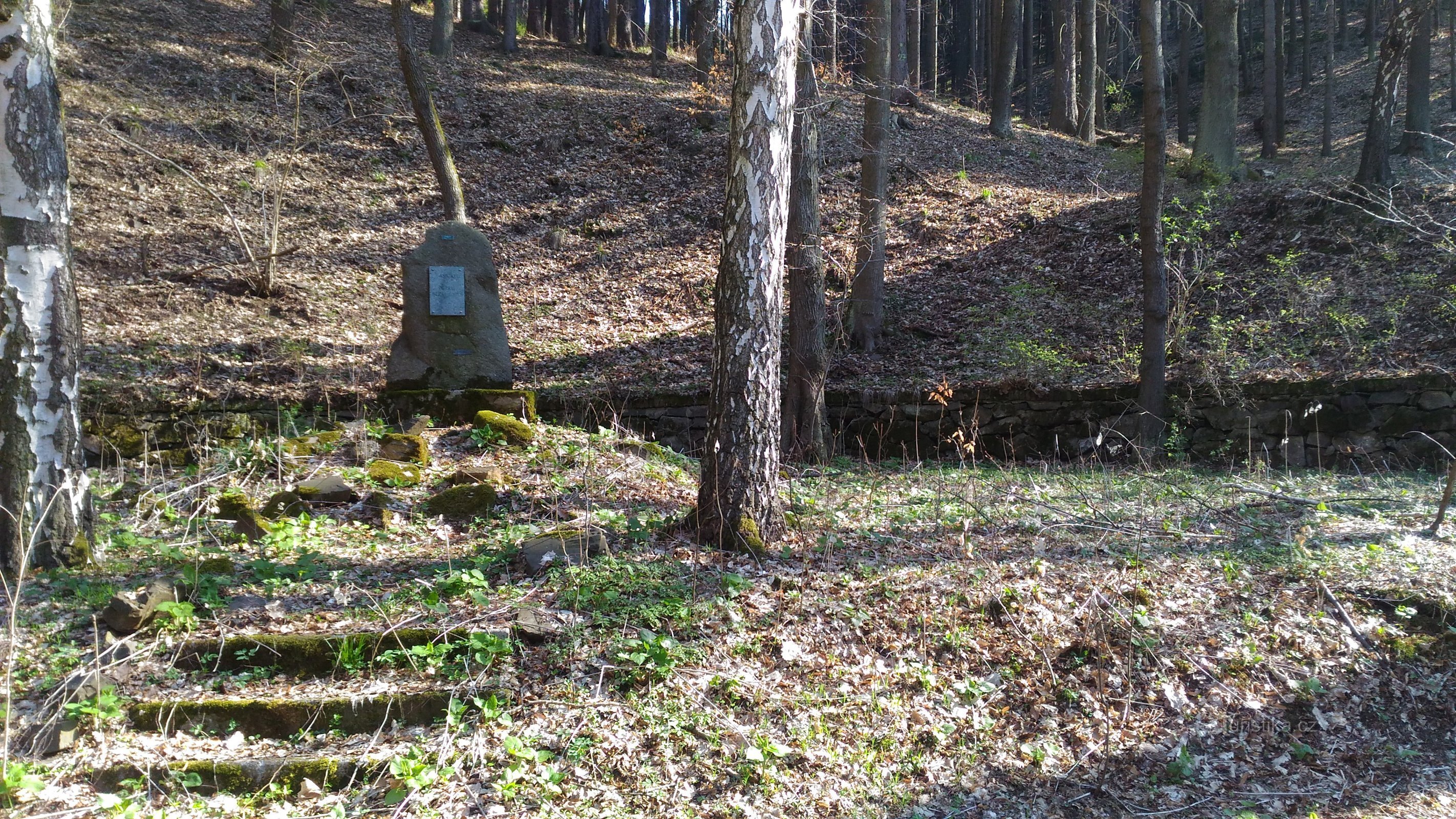 Памятник Петру Безручу в Крушных горах.