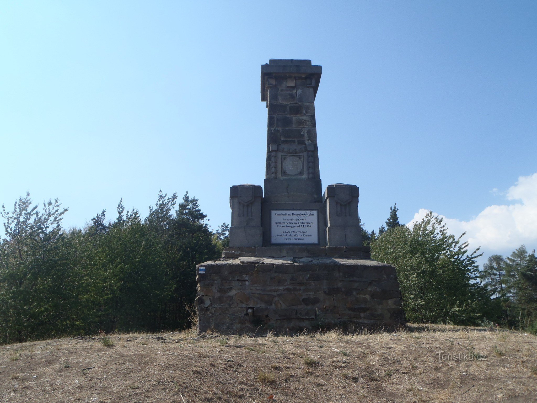 ペトル・ベズルチの記念碑