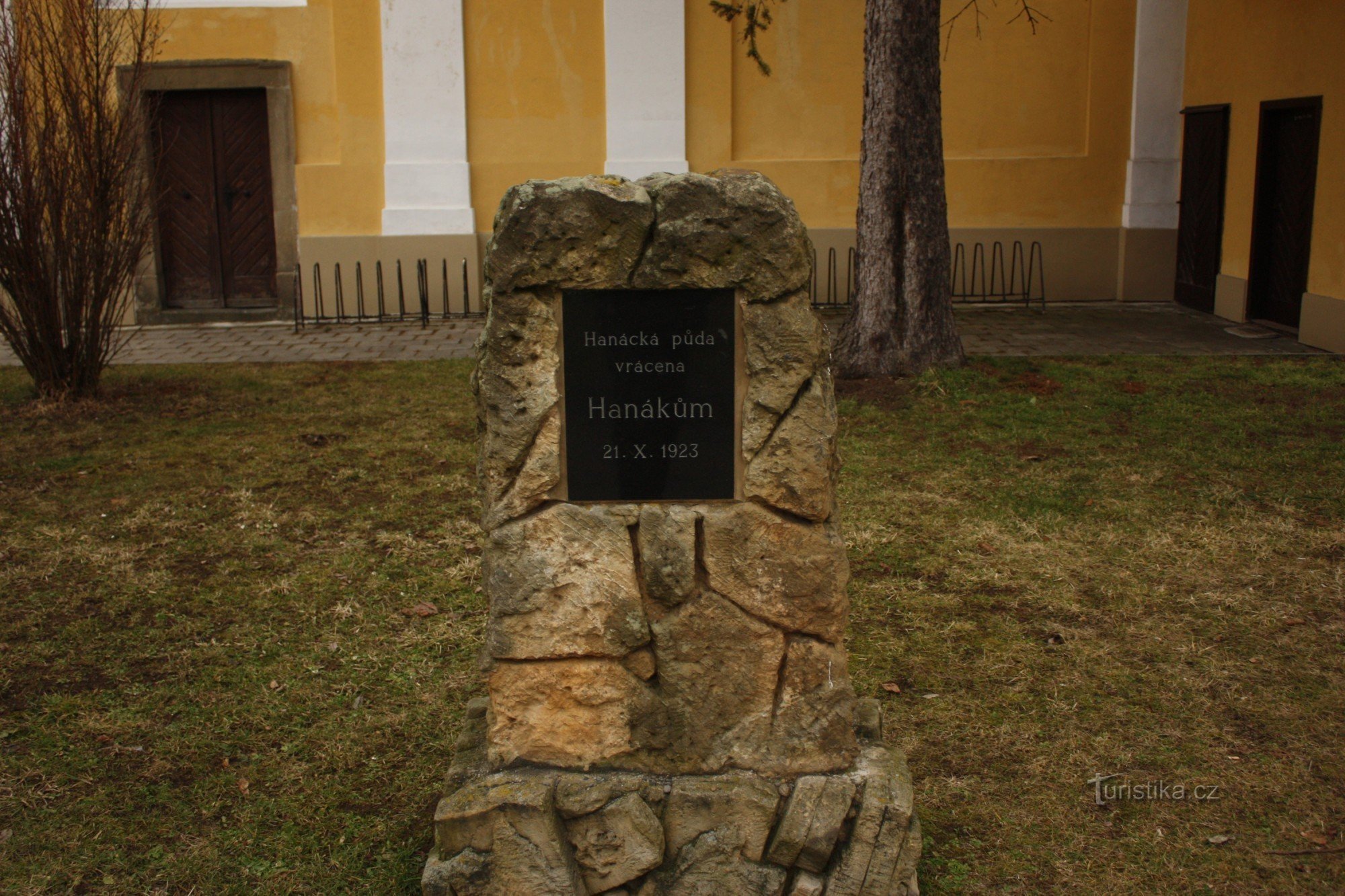 Monument to the land reform of 1923 in Chropyn