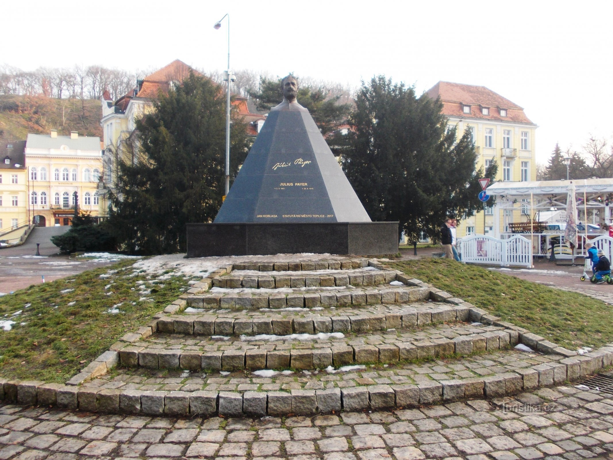 monument à l'indigène Julius Payer