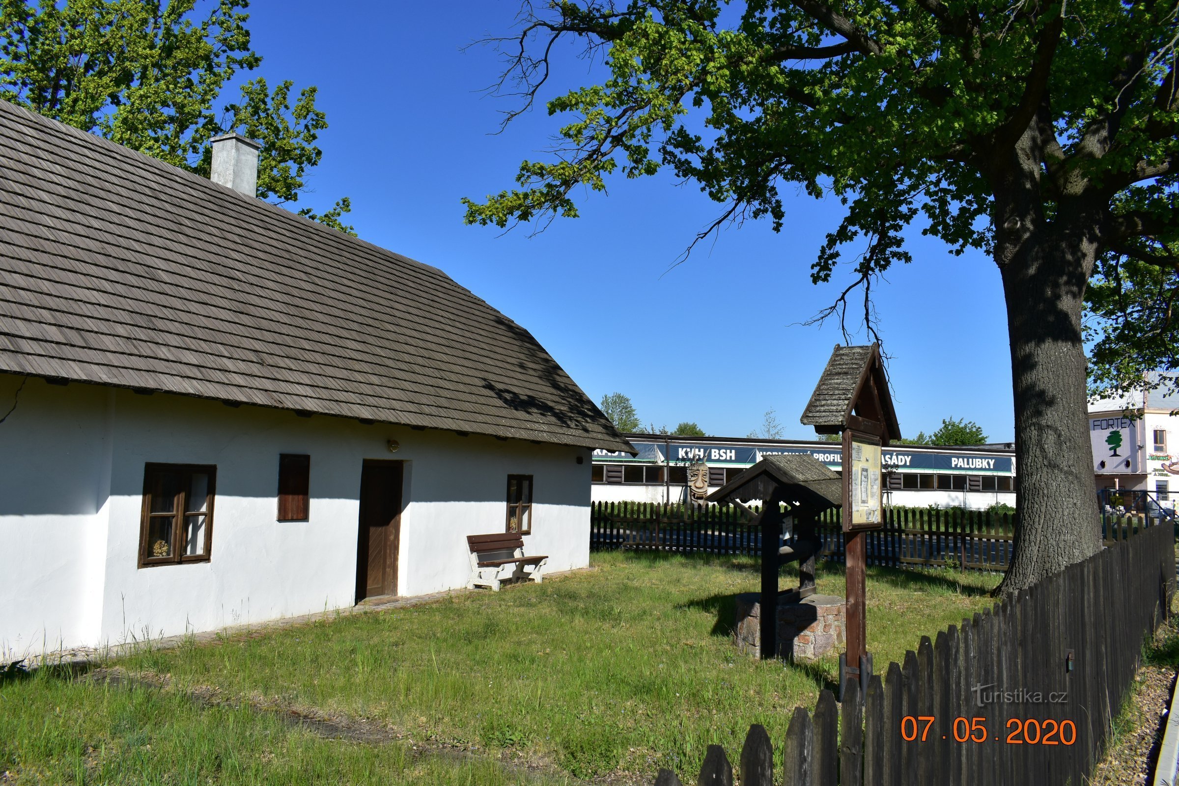 Monument voor de puinhoop van de neven Veverk in Rybitví