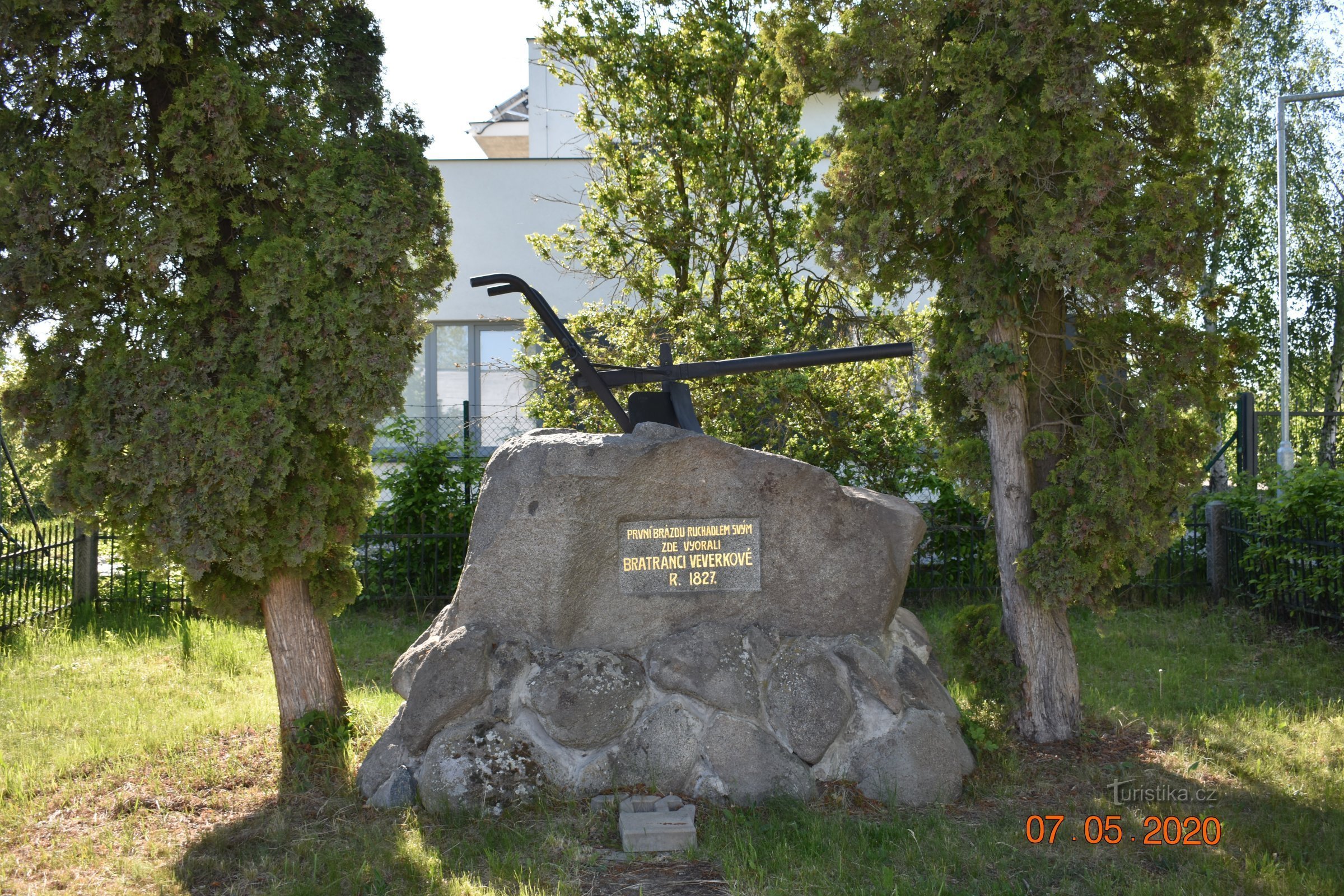 Monument voor de puinhoop van de neven Veverk in Rybitví