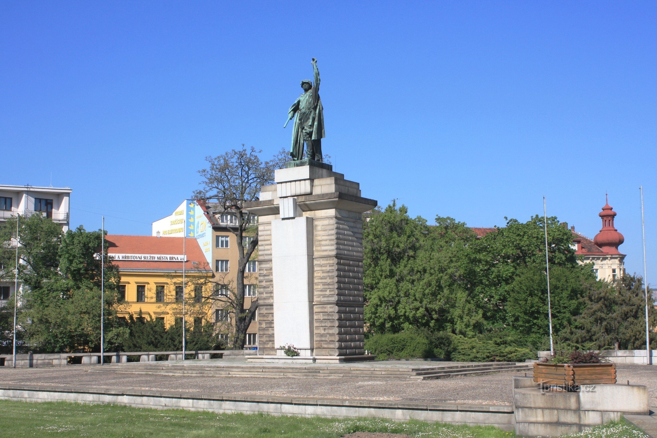Moravské náměstí の赤軍記念碑 (2010 年 XNUMX 月)