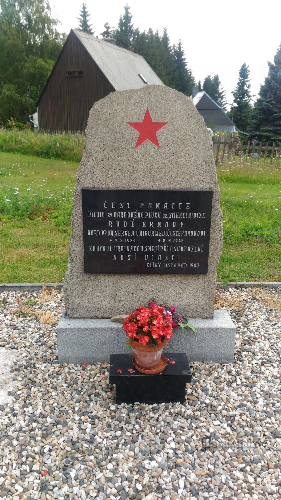 Pomník ruského pilota Klíny.