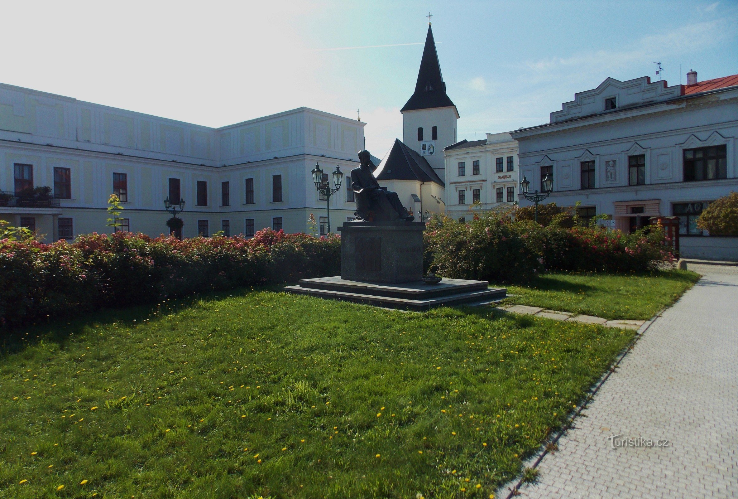 Monumento con una estatua de TG Masaryk en Karviná