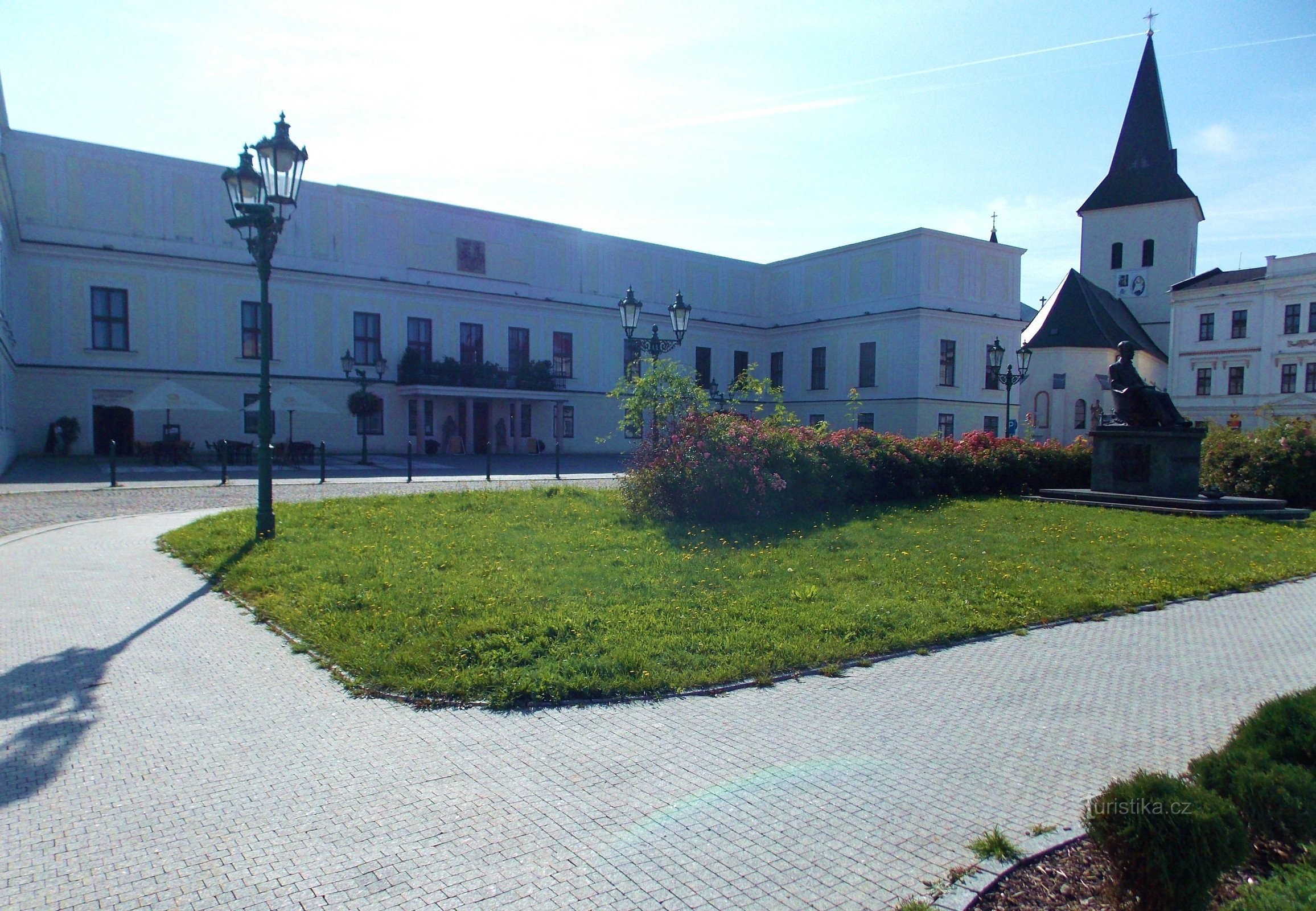 Monument med en staty av TG Masaryk i Karviná