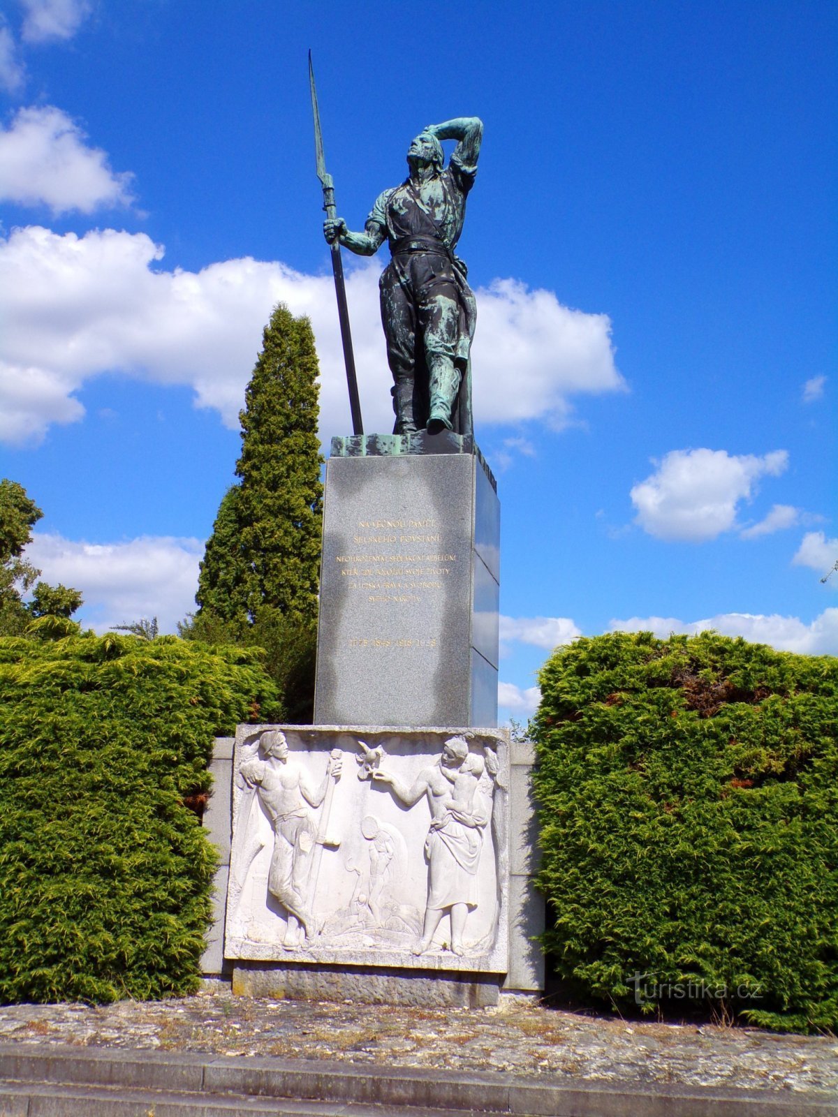 Pomník selskému povstání v roce 1775 (Chlumec nad Cidlinou, 2.7.2022)