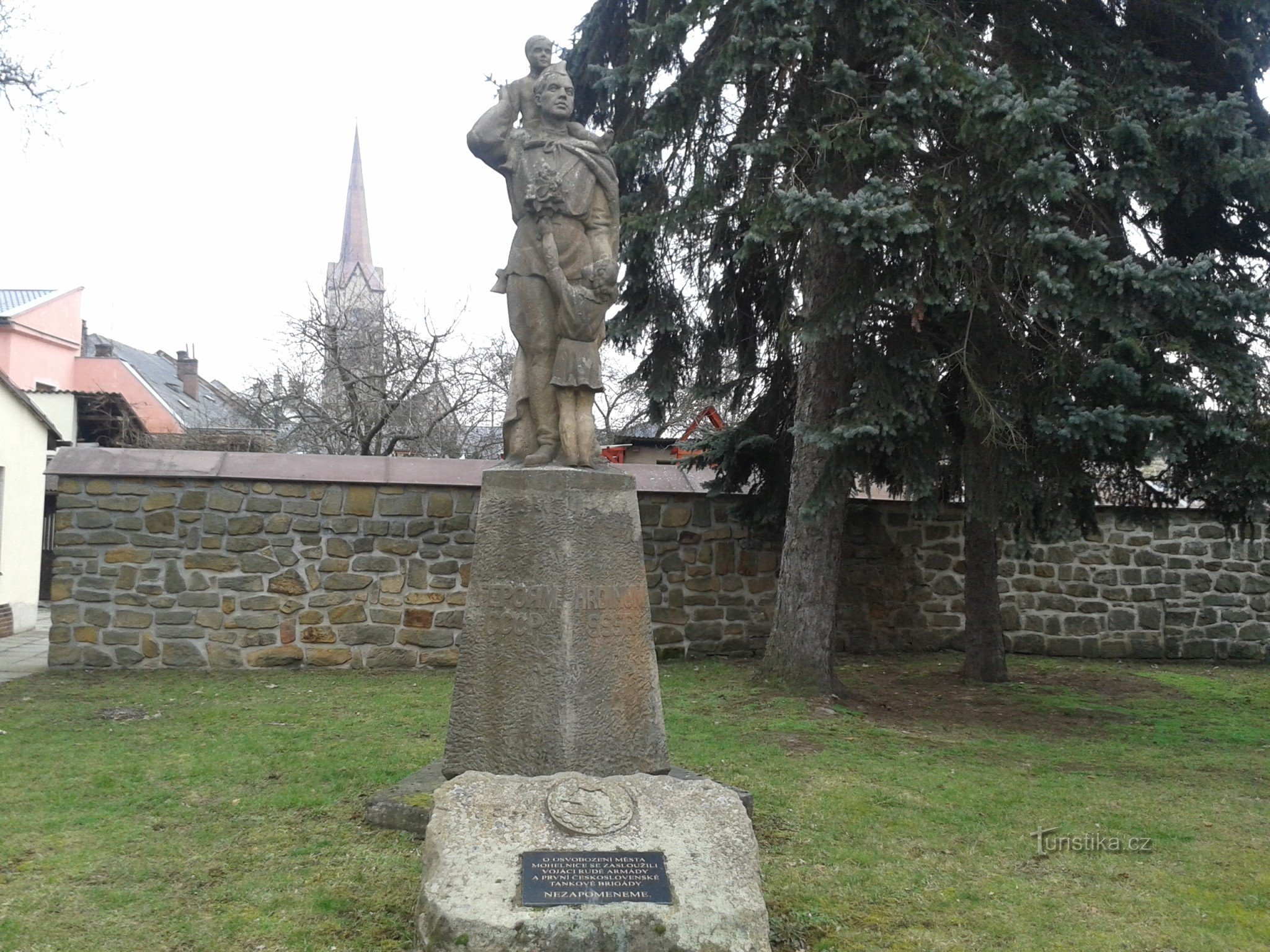 monument to Soviet liberators - photo 1234