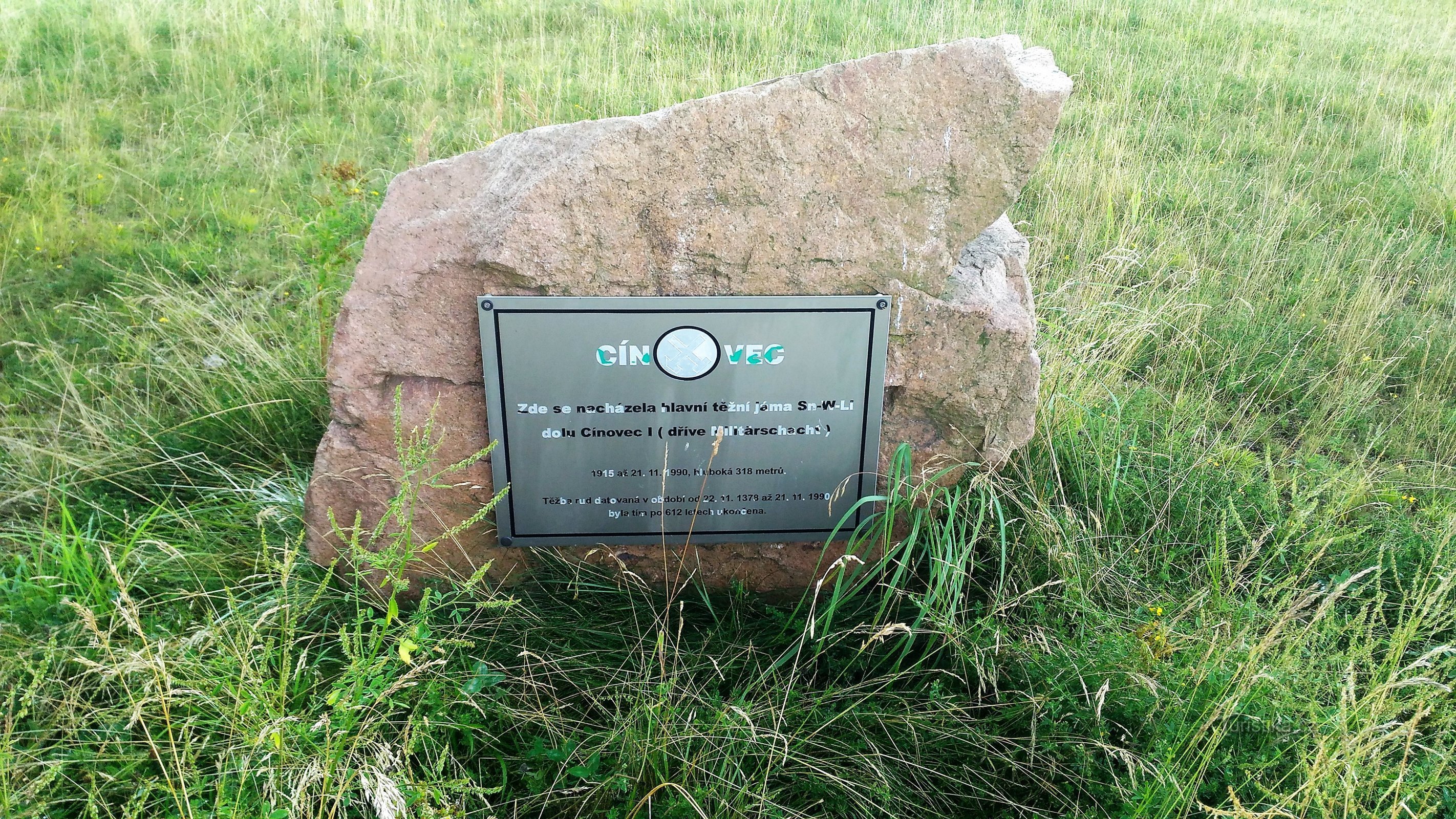 Pomník ukončení těžby na Cínovci.