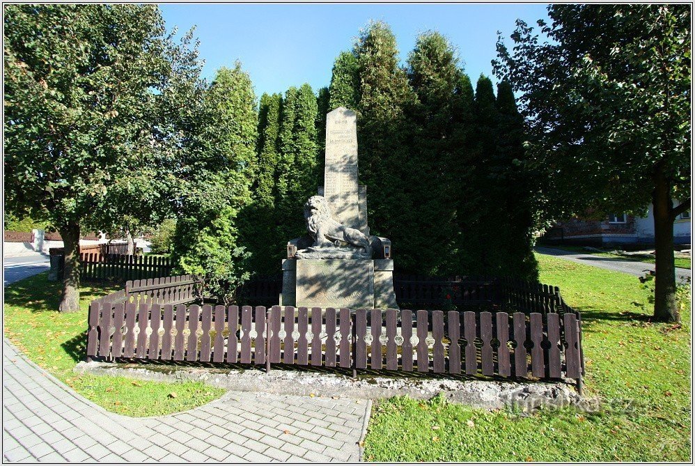 Pomník v Bezděkově