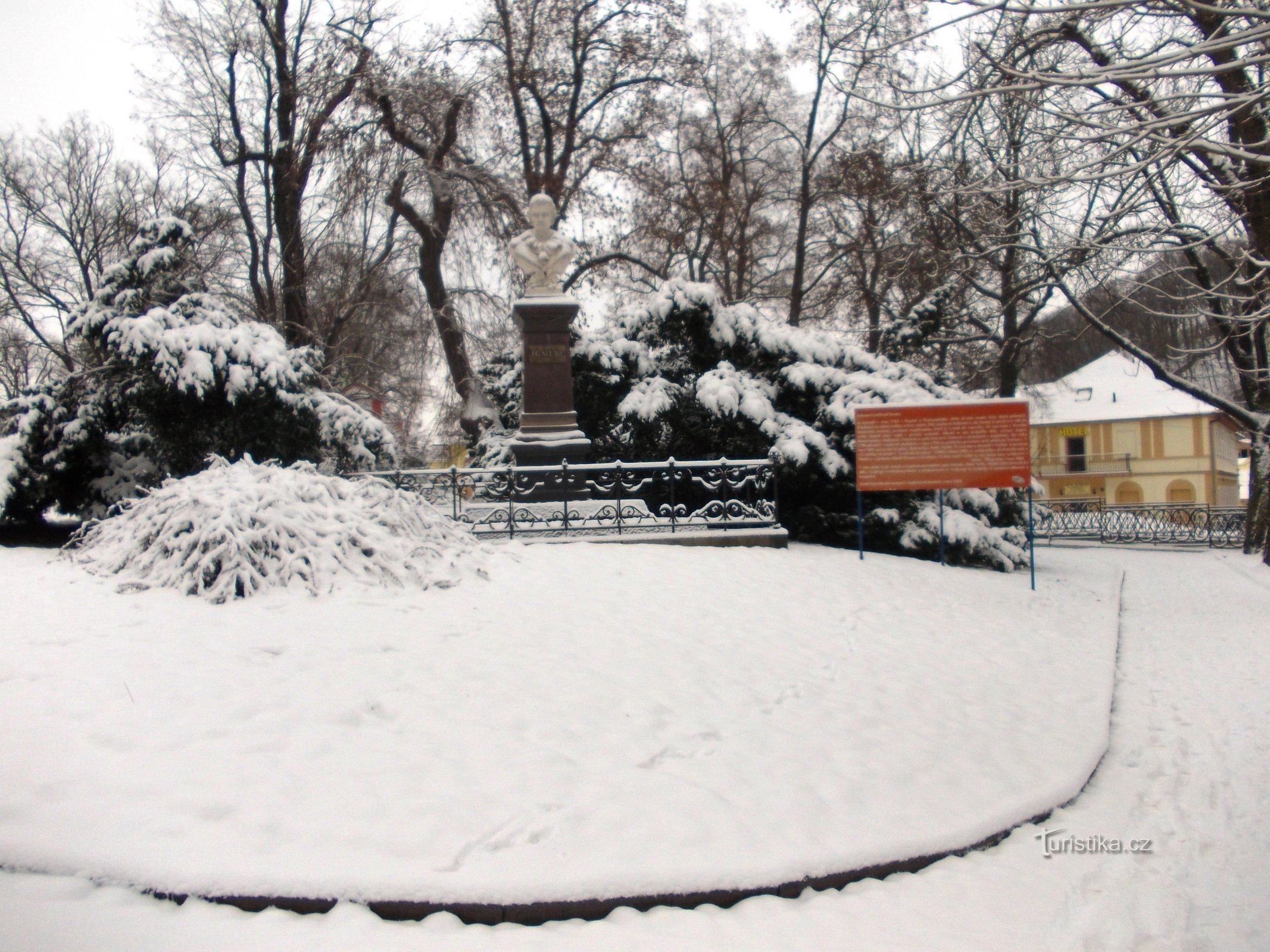 monument dans le parc de Havlíčkovy Sady