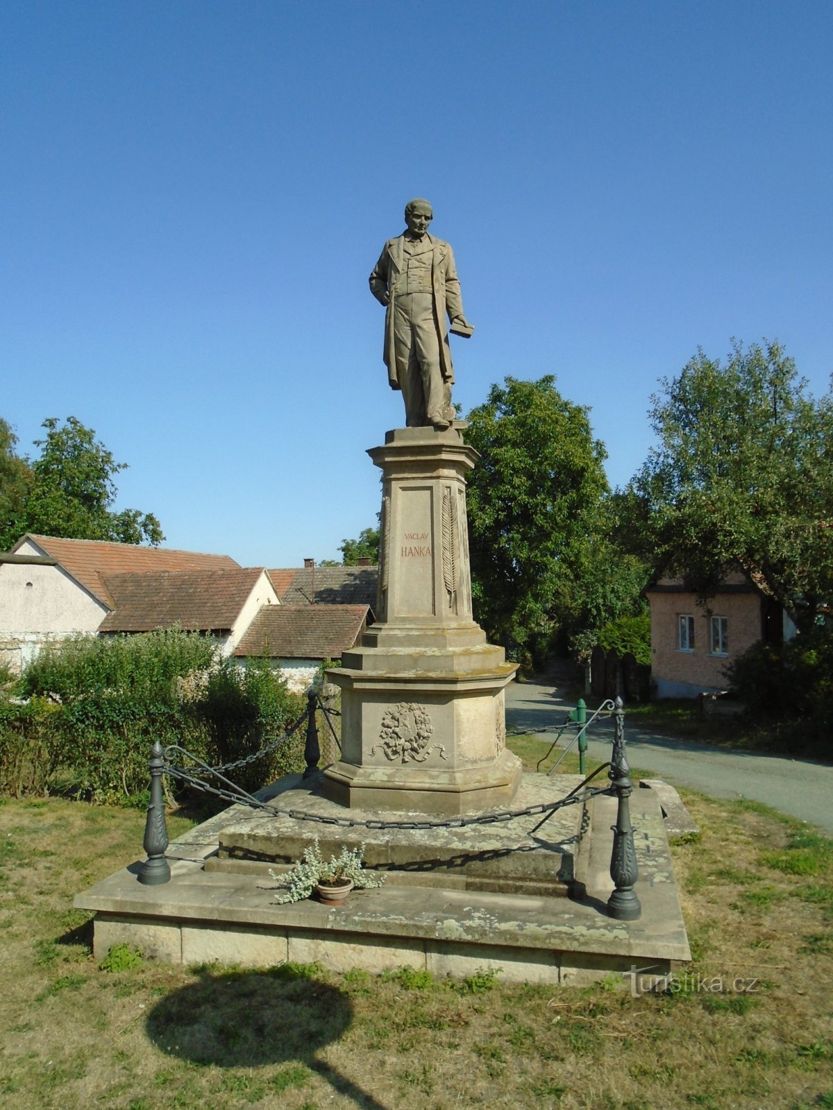 Monument voor Václav Hanka (Hořiněves)