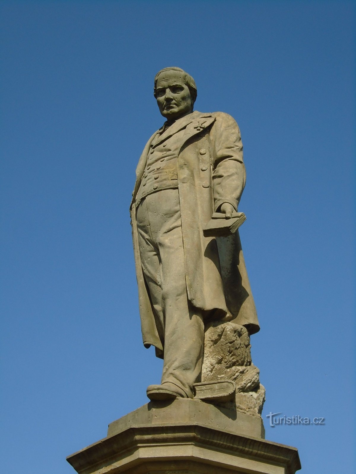 Václav Hanka (Hořiněves) 纪念碑