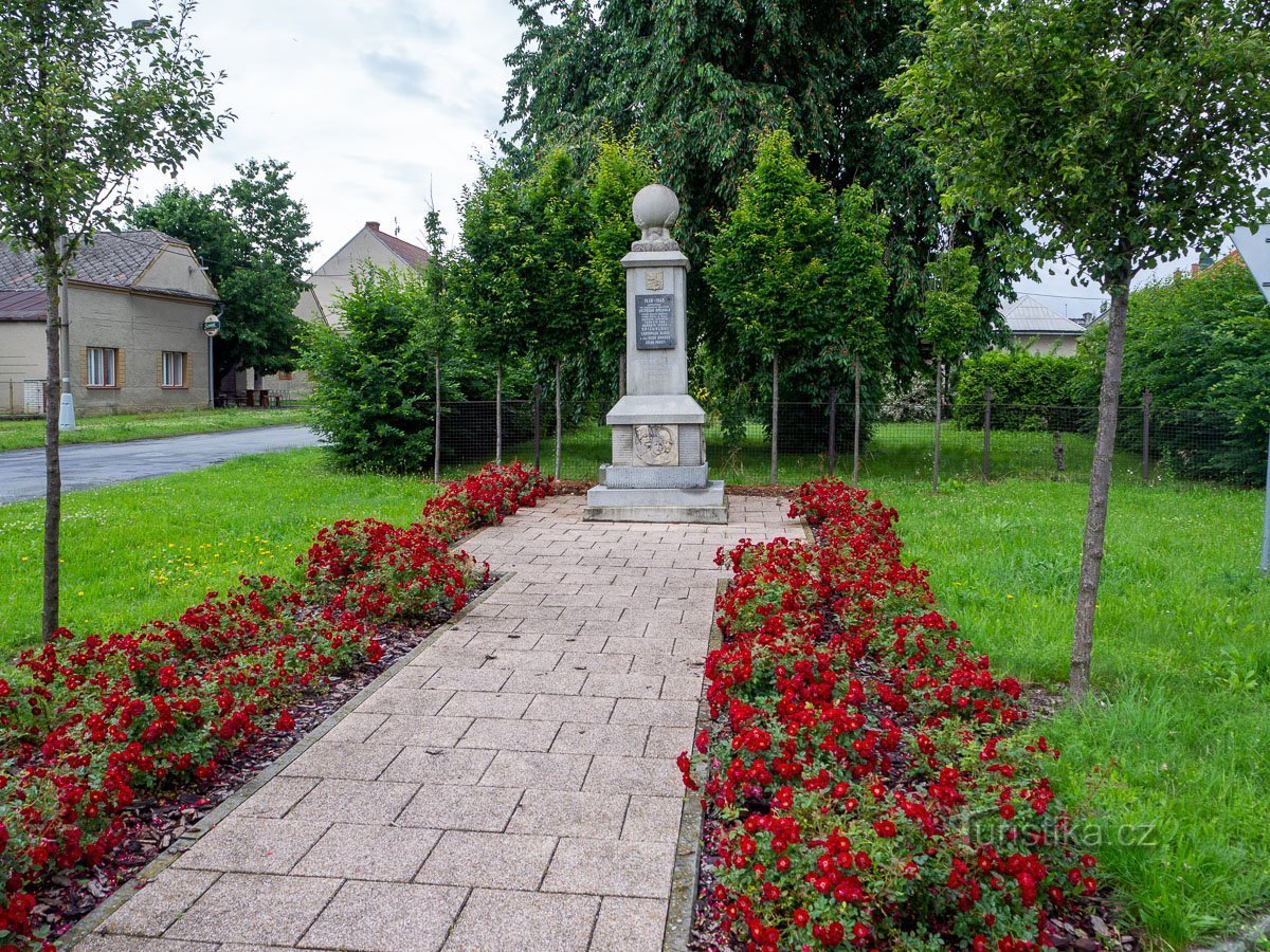 Monument voor oorlogsslachtoffers in Moravská Huzová