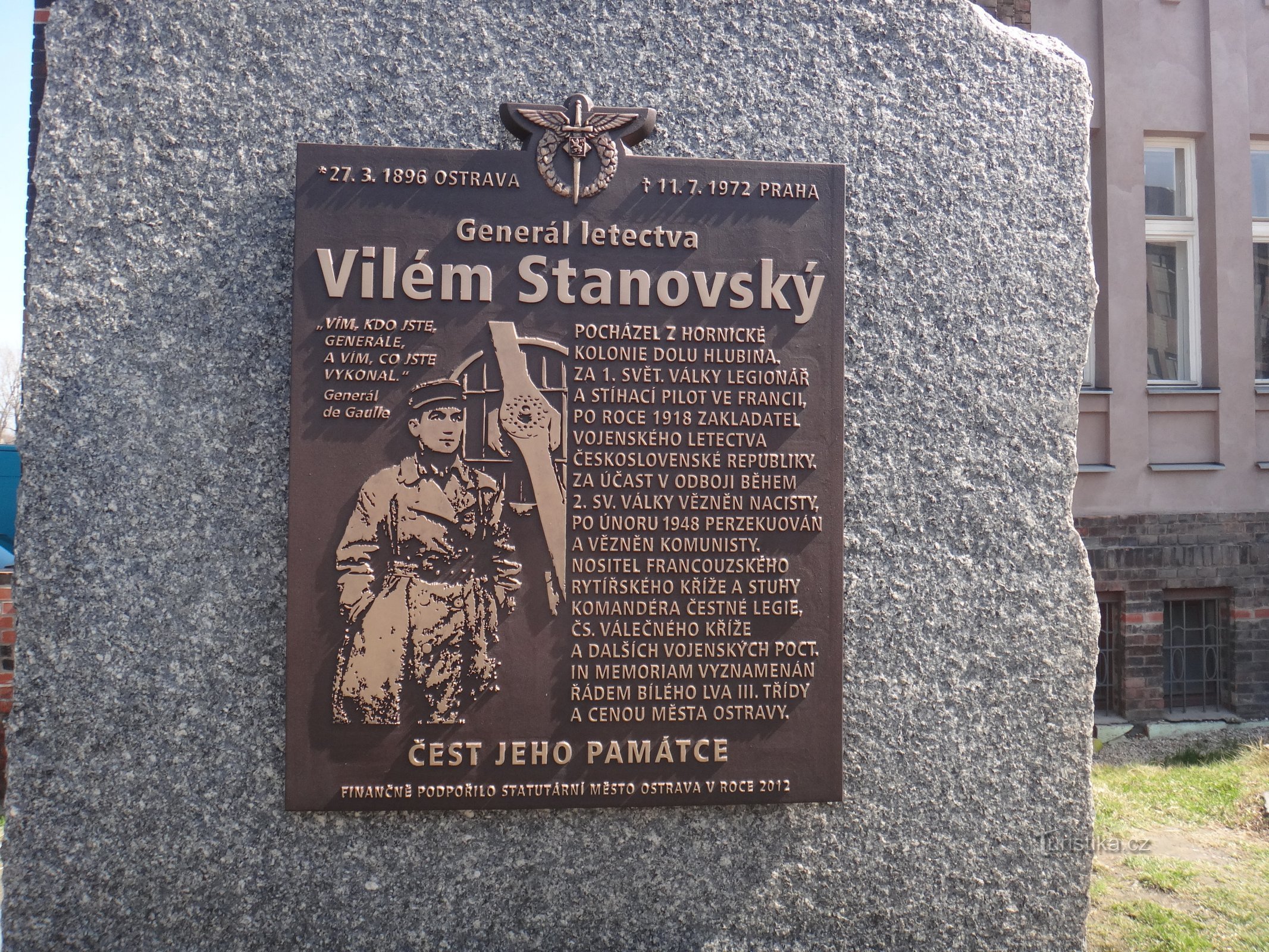 Vilém Stanovský emlékműve