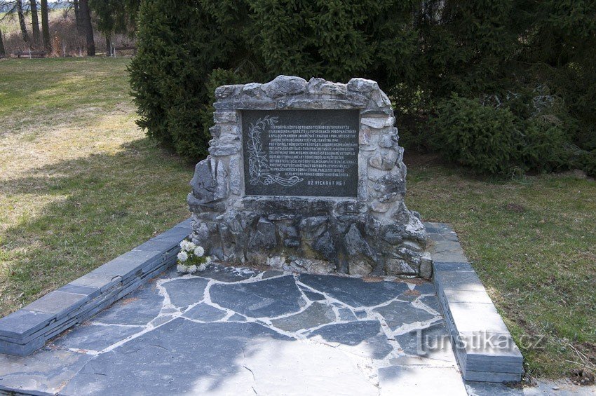 Javoříček felgyújtásának emlékműve