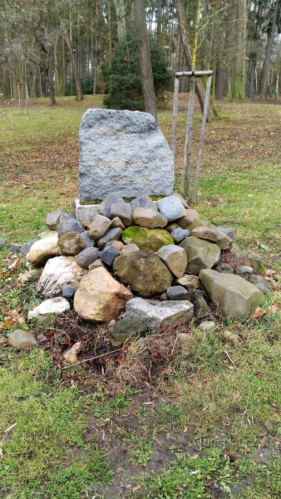 Monumento a Walther von der Vogelweide en el Parque Municipal de Česká Lípa