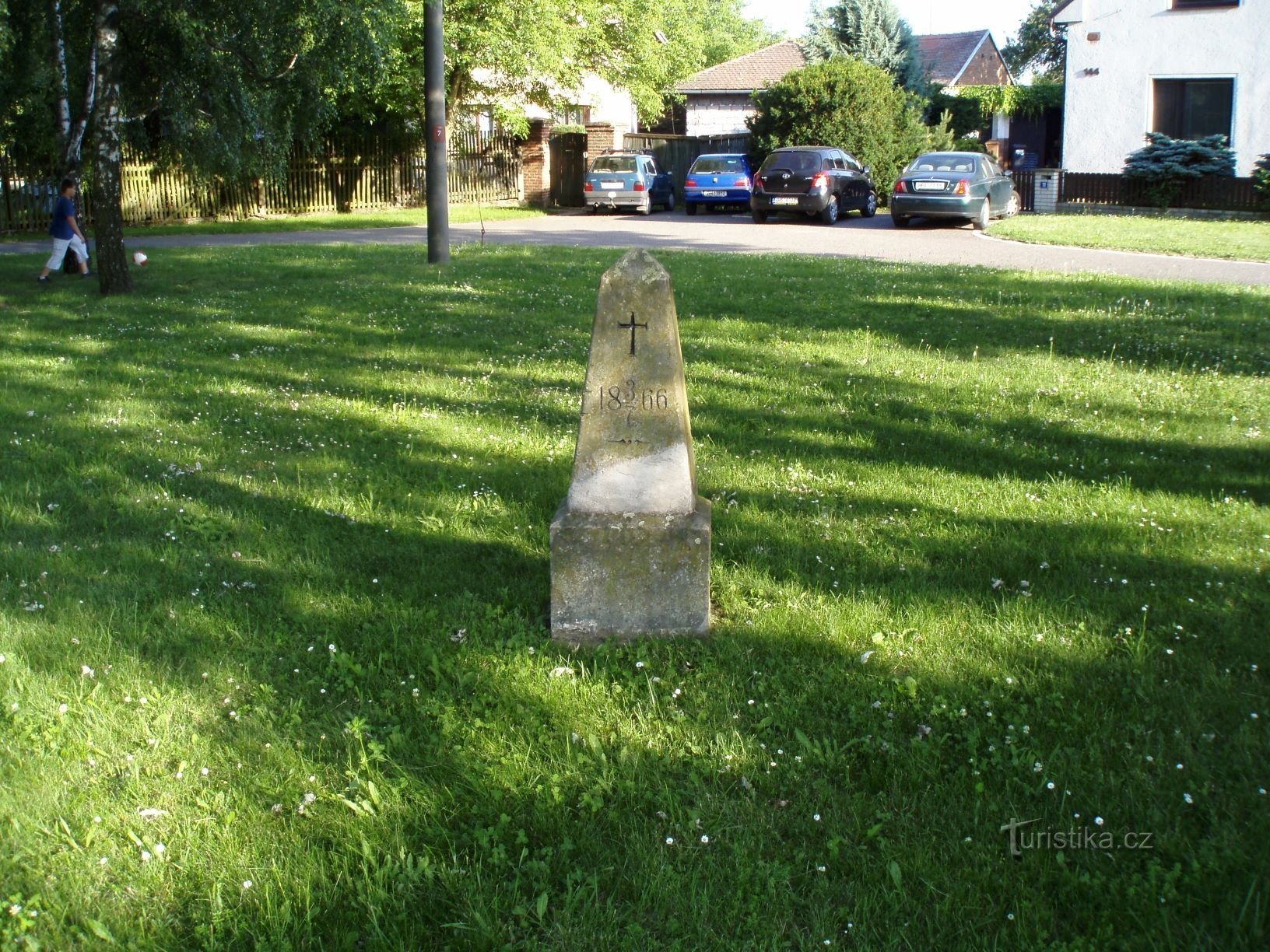 Monumento de la Guerra Prusiano-Austríaca de 1866 en la calle Bohdanečská (Hradec Králové, 16.6.2011)