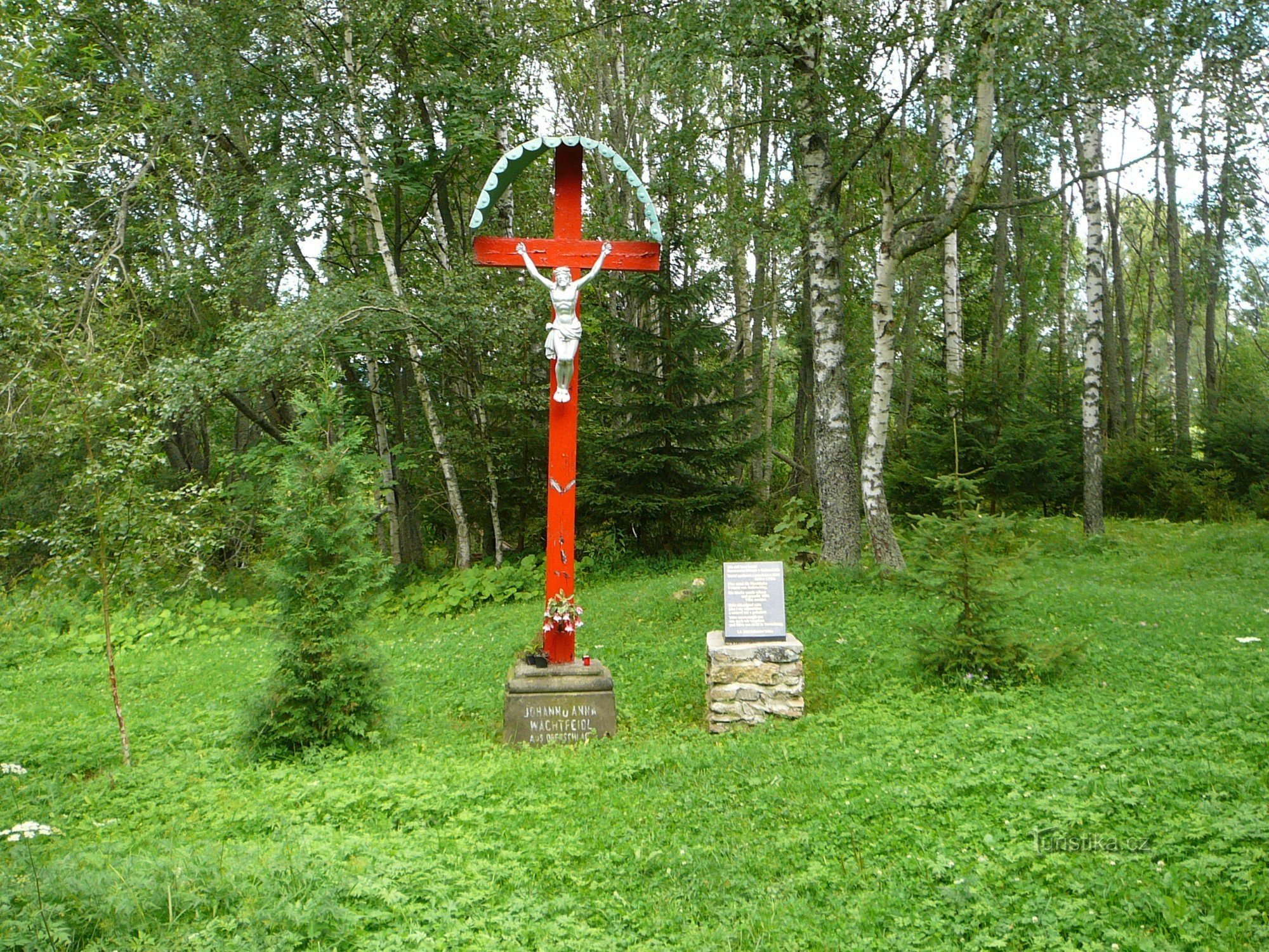 Monument till den nedlagda byn Cudrovice