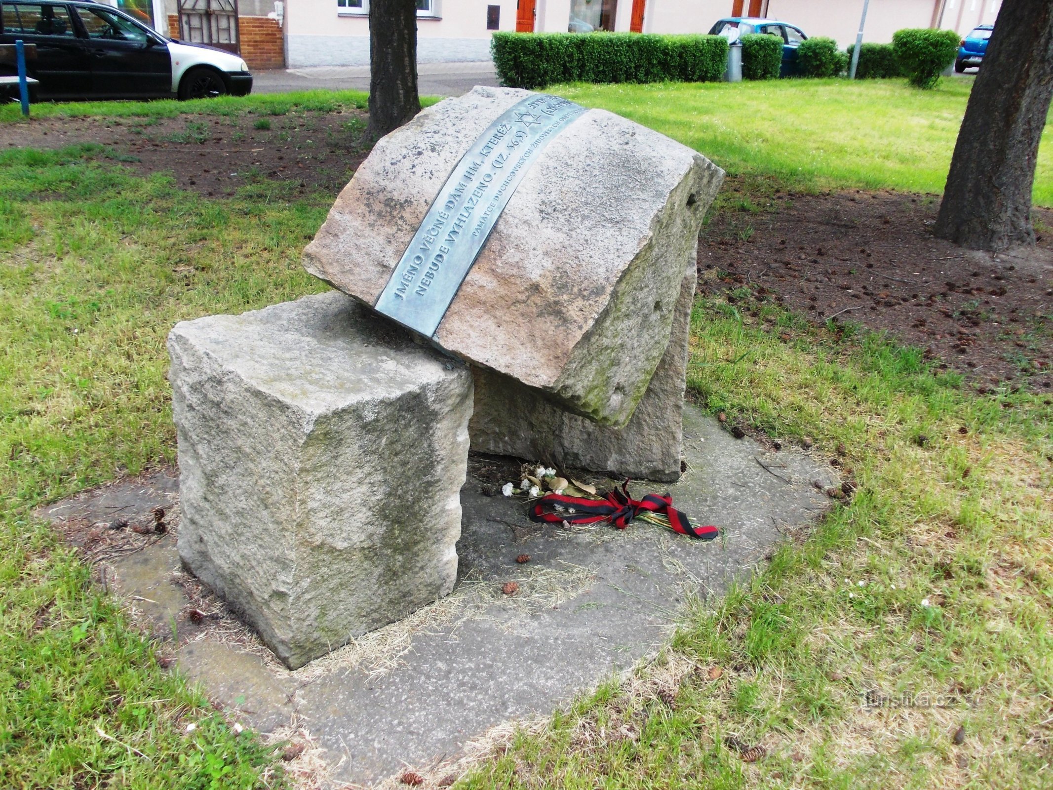 Monumento a las víctimas judías del Holocausto