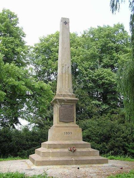 pomník zraněných a padlých vojáků v bitvě u Slavkova