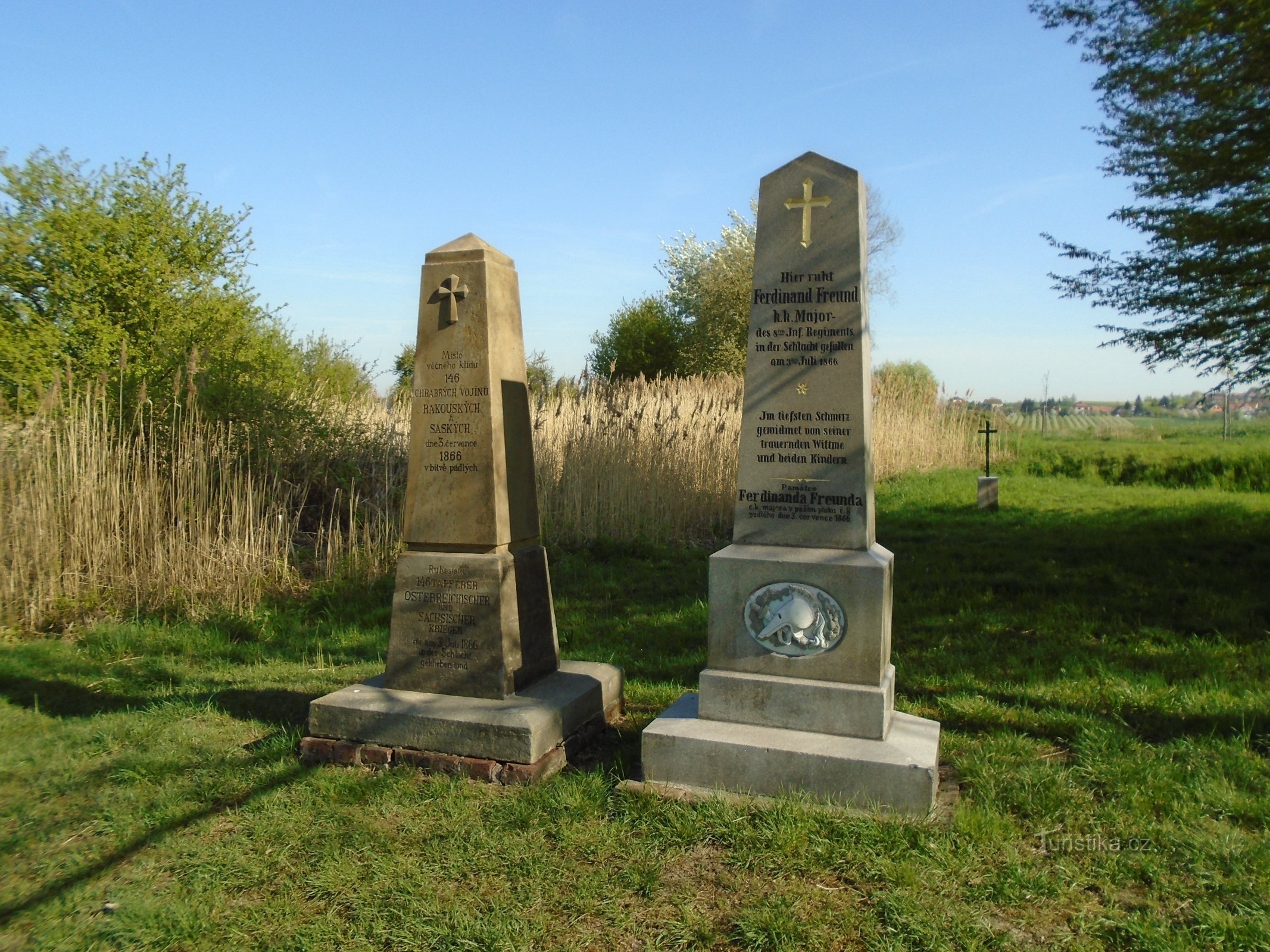 Monumenten voor degenen die zijn omgekomen in de Pruisisch-Oostenrijkse oorlog van 1866 in de St. Aloisia (bovenste prim)