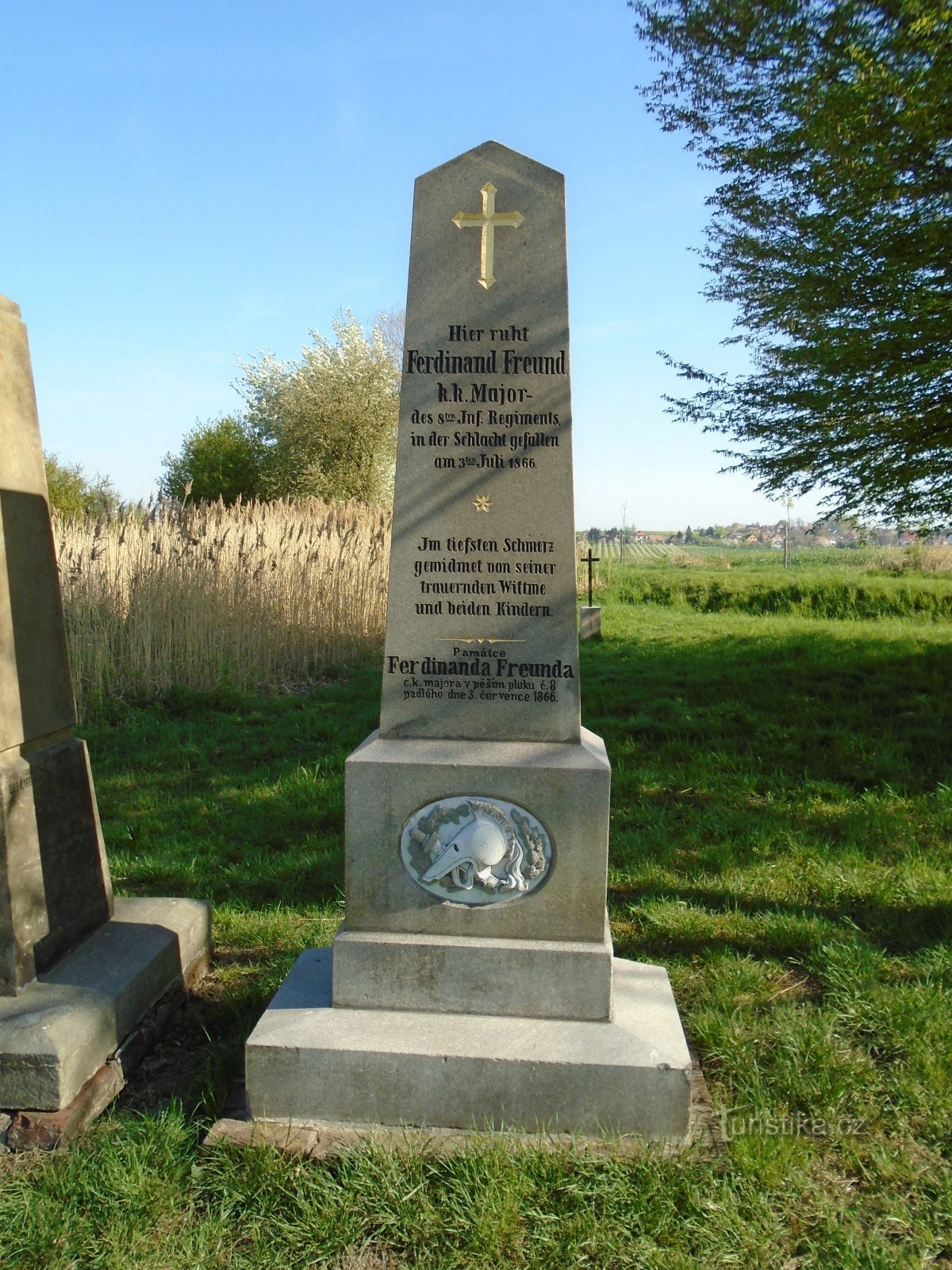 Monumenten voor degenen die zijn omgekomen in de Pruisisch-Oostenrijkse oorlog van 1866 in de St. Aloisia (bovenste prim)