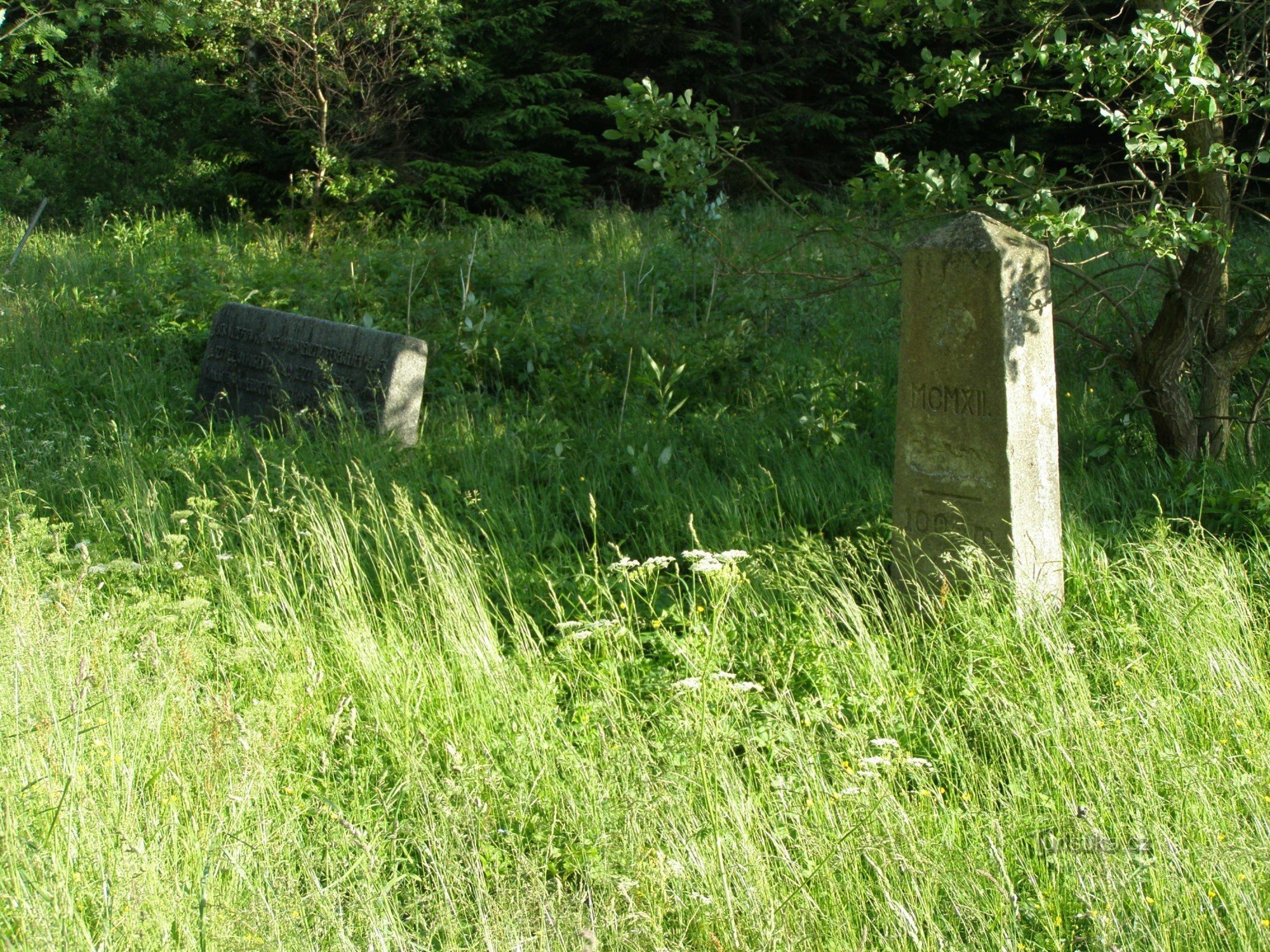 monuments dedicated to the construction of the road