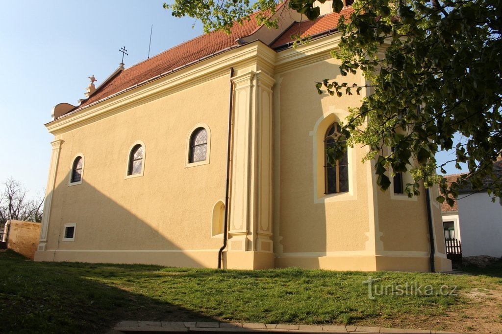 Popice, południowa ściana kościoła św. Zygmunt