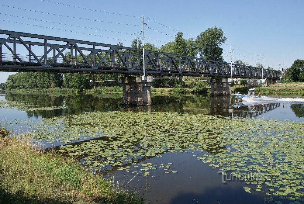 fortfarande runt Elbe