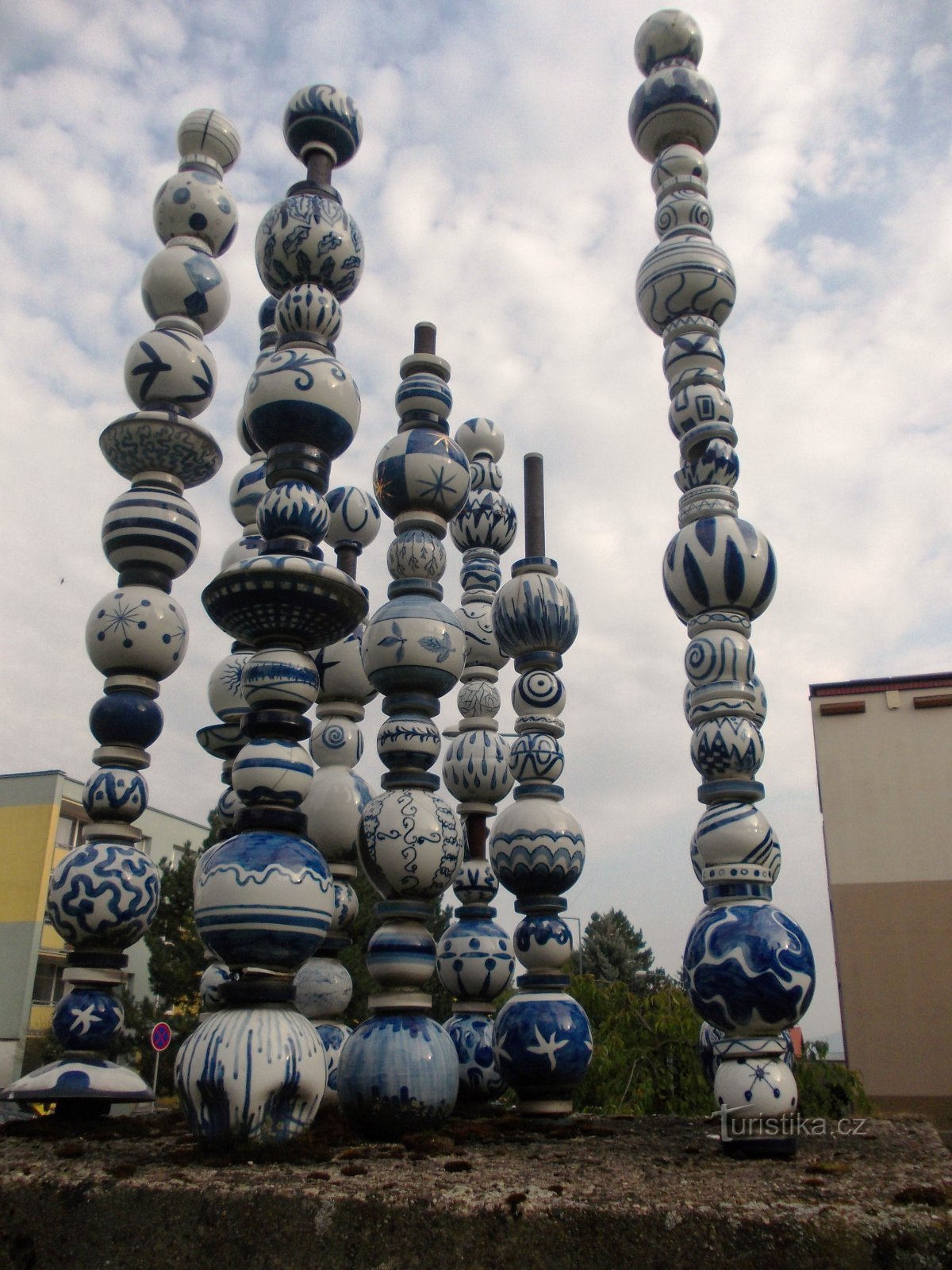 porseleinen monument ontdekt tijdens de bouw van de woonwijk Druzhba in 1973-74