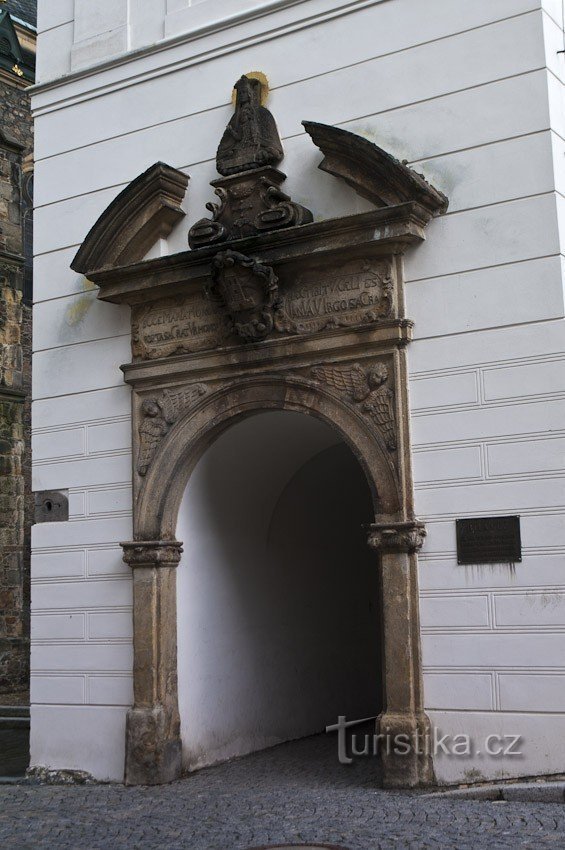 Portal ursprungligen från kyrkan