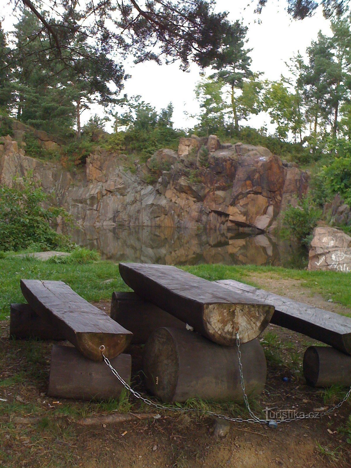 Zittend bij de steengroeve