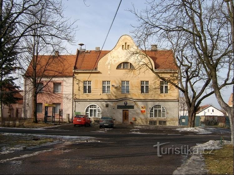 Bưu điện và văn phòng thành phố: Số lượng cư dân lớn nhất sống ở Očihov vào khoảng năm 1900 - tổng cộng 682 người.