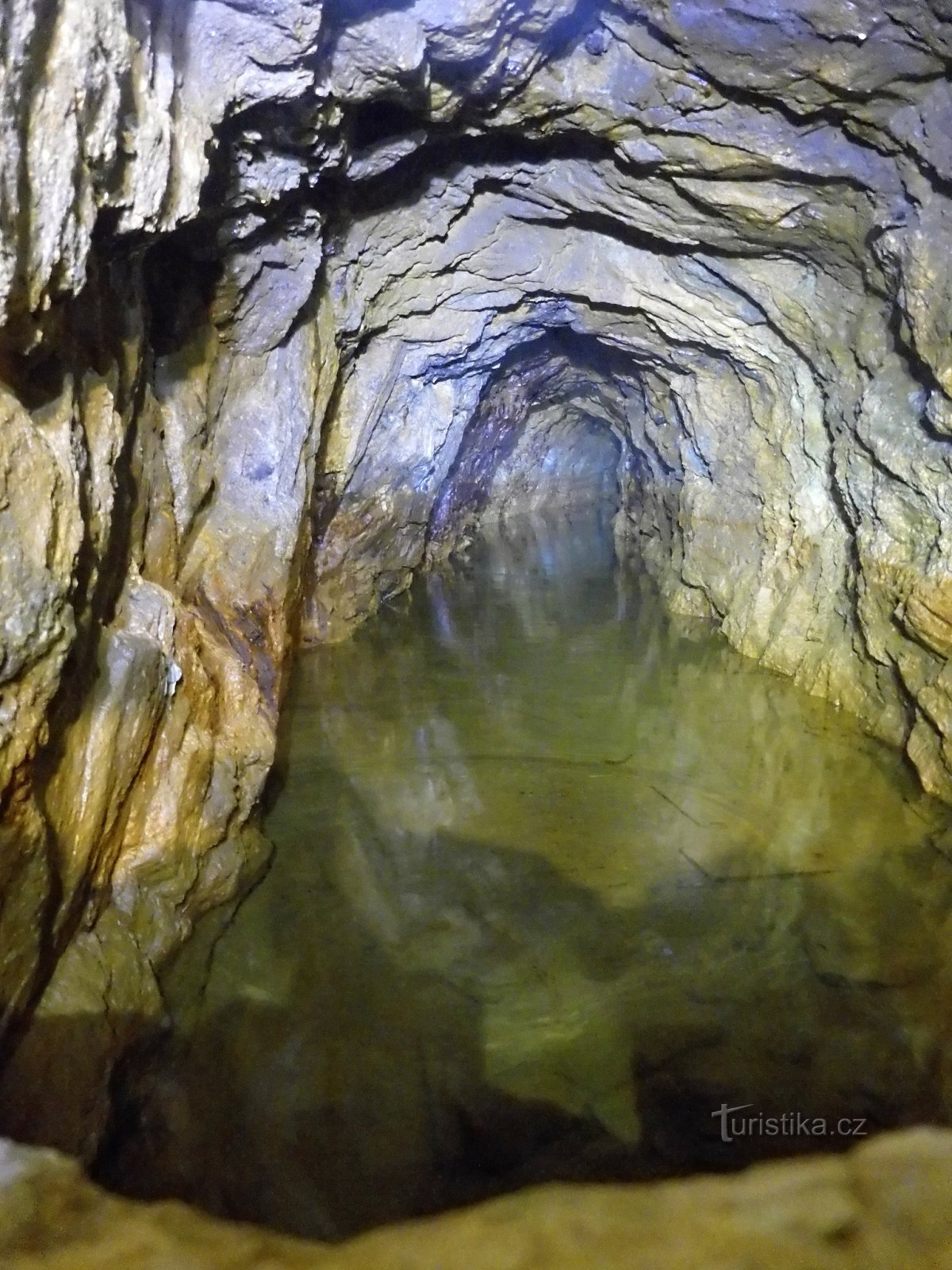 Poštni tunel - svetlobni uvod.