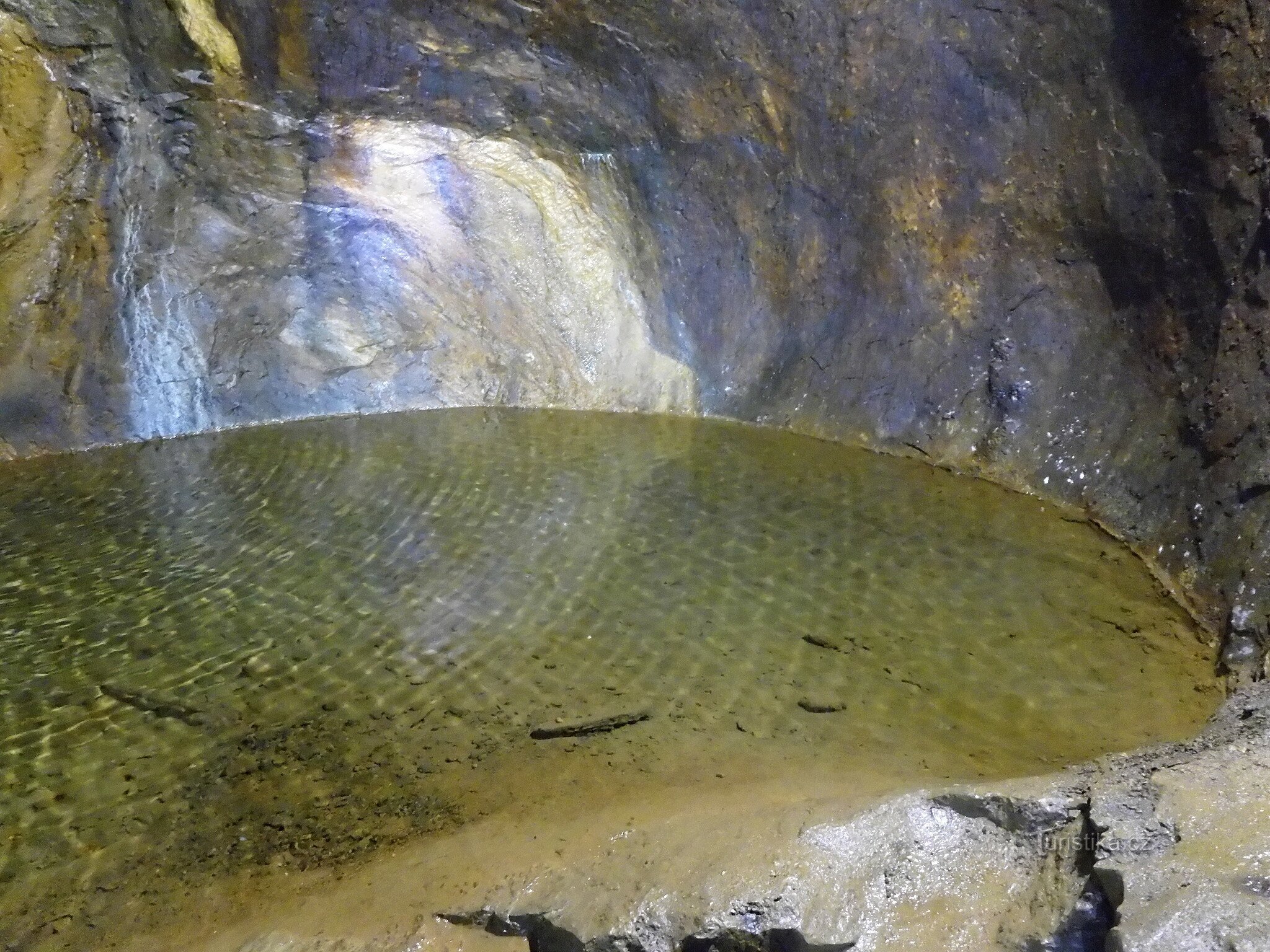 Poštni tunel - svetlobni uvod.