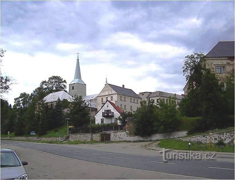 Država-mesto in desni dostop do grajskega vrta z ulice Olomoucká - Foto: Ulrych Mir.