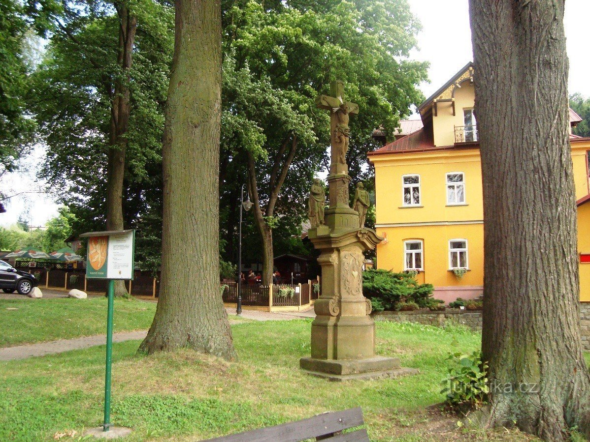 Potštejn-cruz do Calvário na igreja de São Lourenço - Foto: Ulrych Mir.