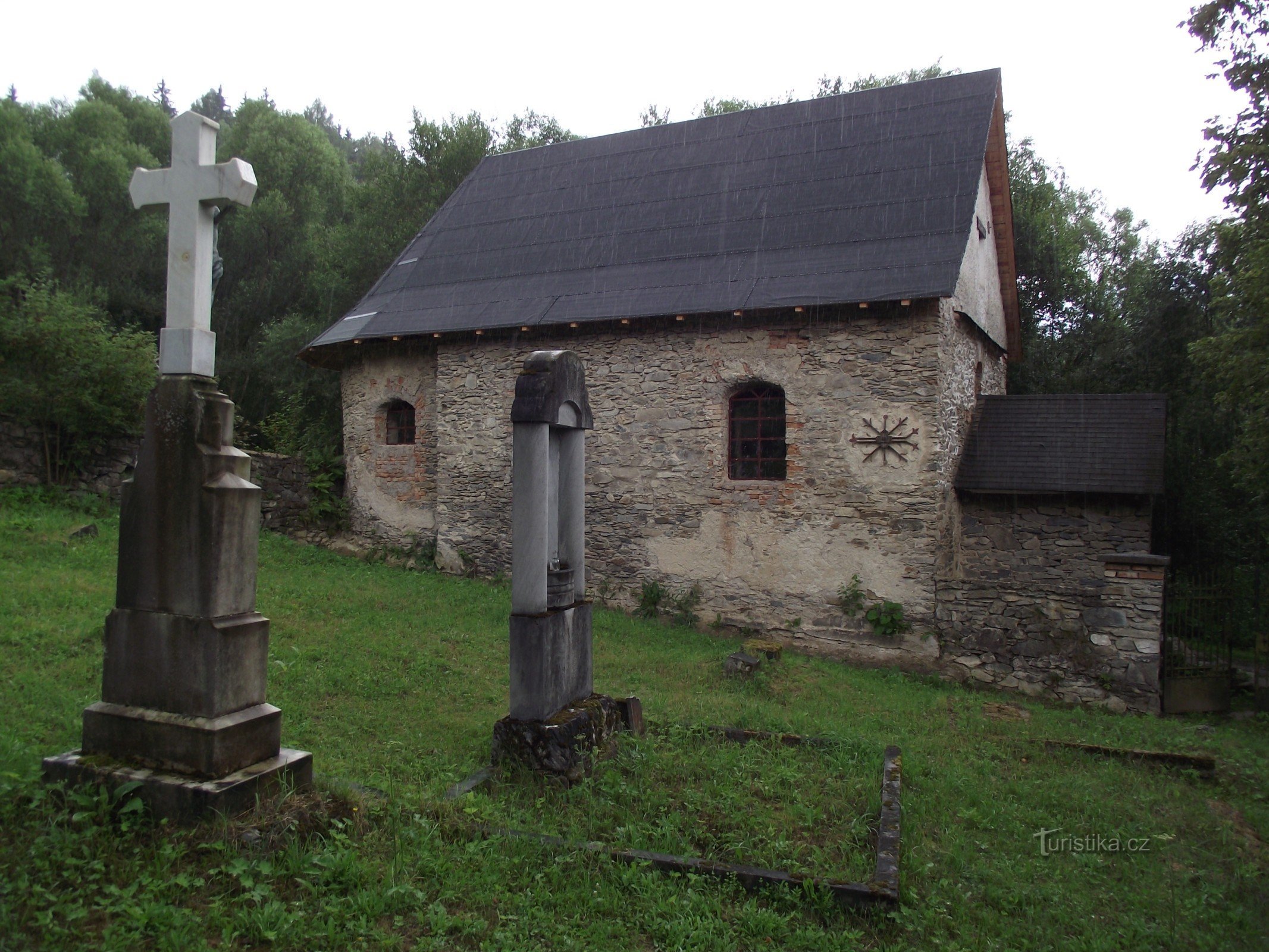 Potúčník - capela do cemitério de St. João e Paulo