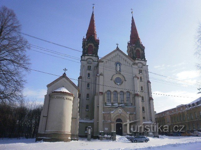Poutní kostel Panny Marie Pomocnice /Filipov