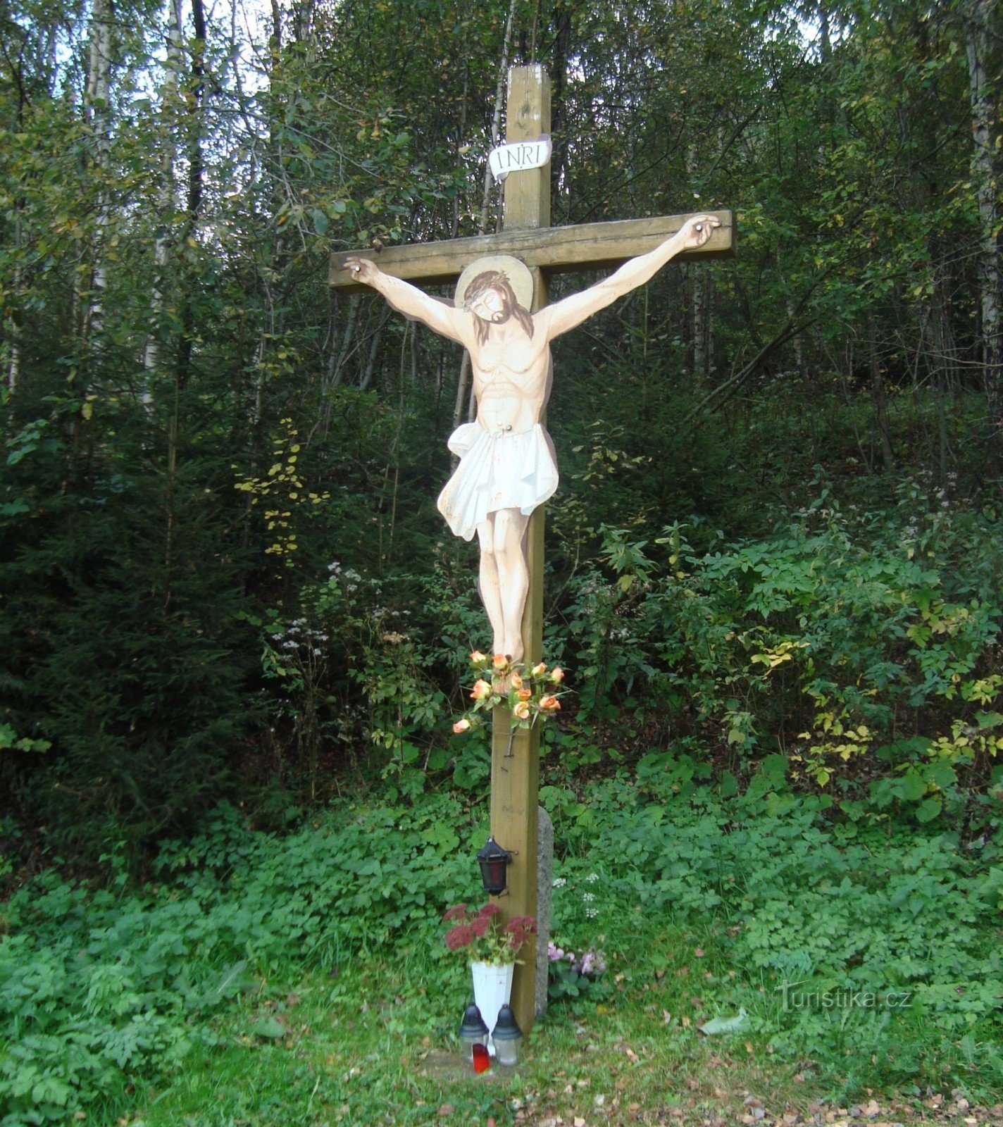 Lieu de pèlerinage de Notre-Dame de l'Aide à Zlaty Hor - croix au tournant vers le lieu de pèlerinage-F