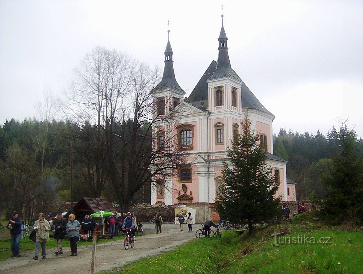 Luogo di pellegrinaggio Stará Voda - la facciata della chiesa di S. Anna e San Giacomo - Foto: Ulrych Mir.