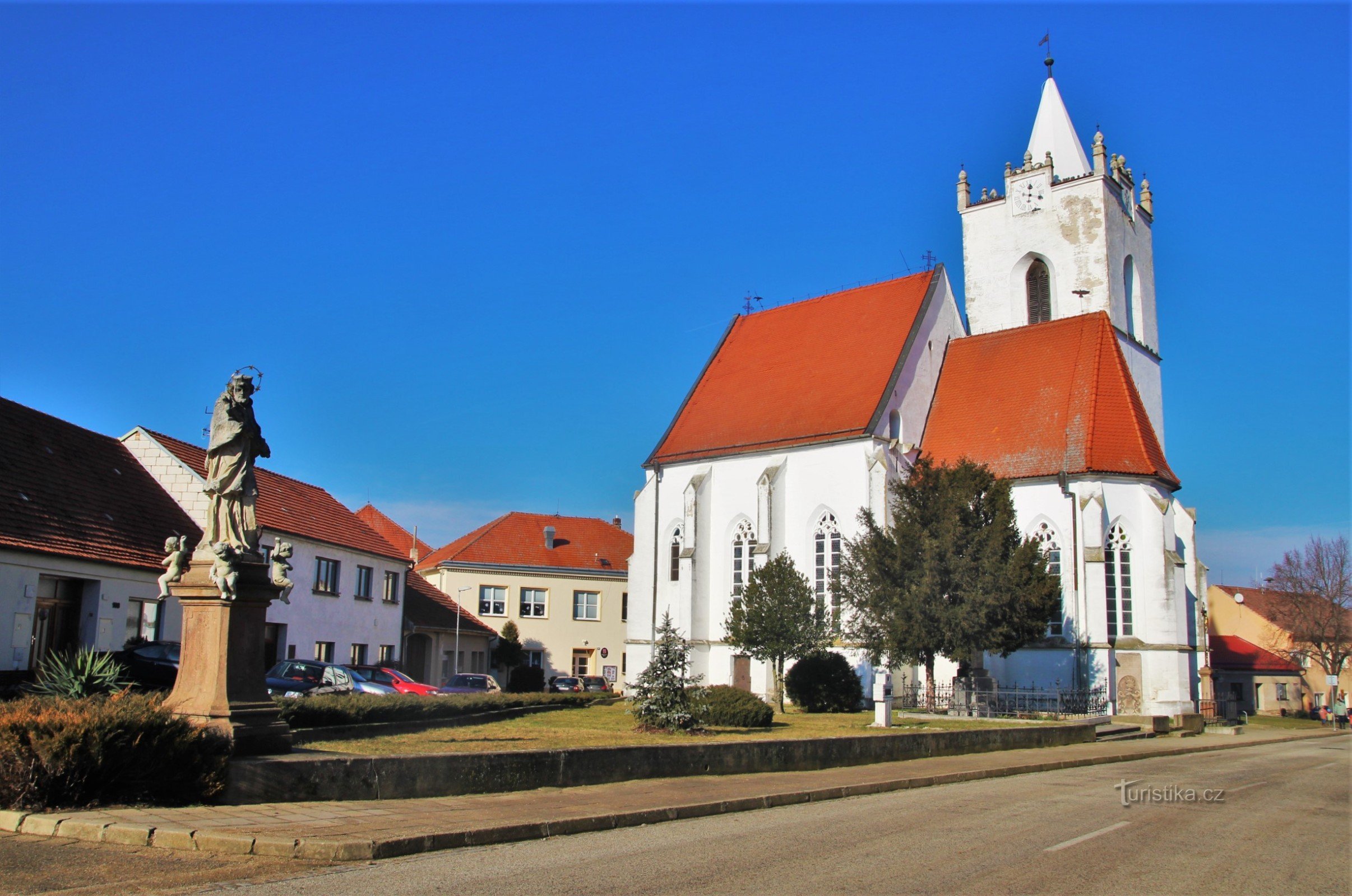 Pouzdrany - kyrkan St. Nicholas och St. Wenceslas