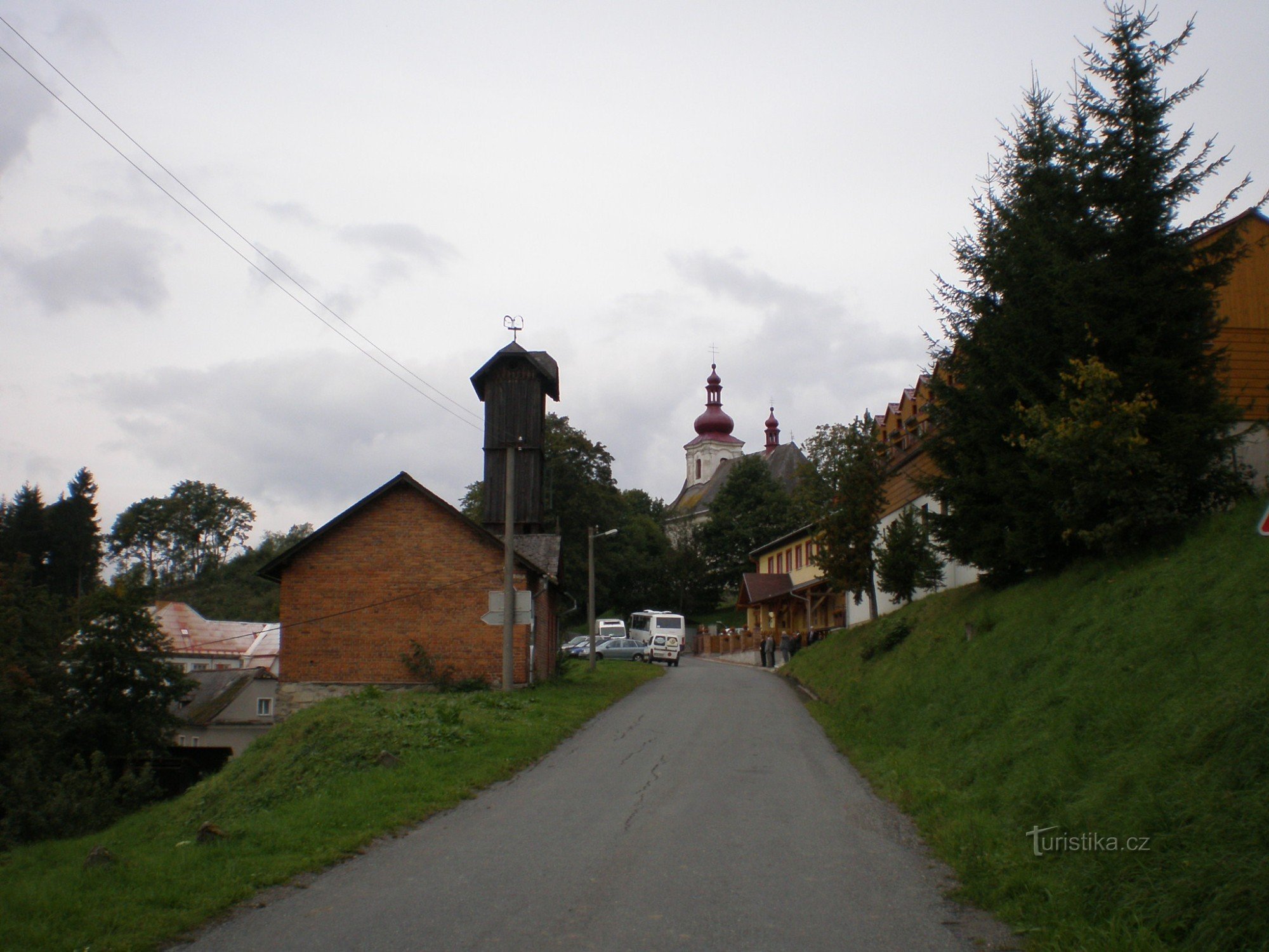 Spartiacque di Branná e attraverso Ramzovské sedlo fino a Horní Lipová - 25,5 km